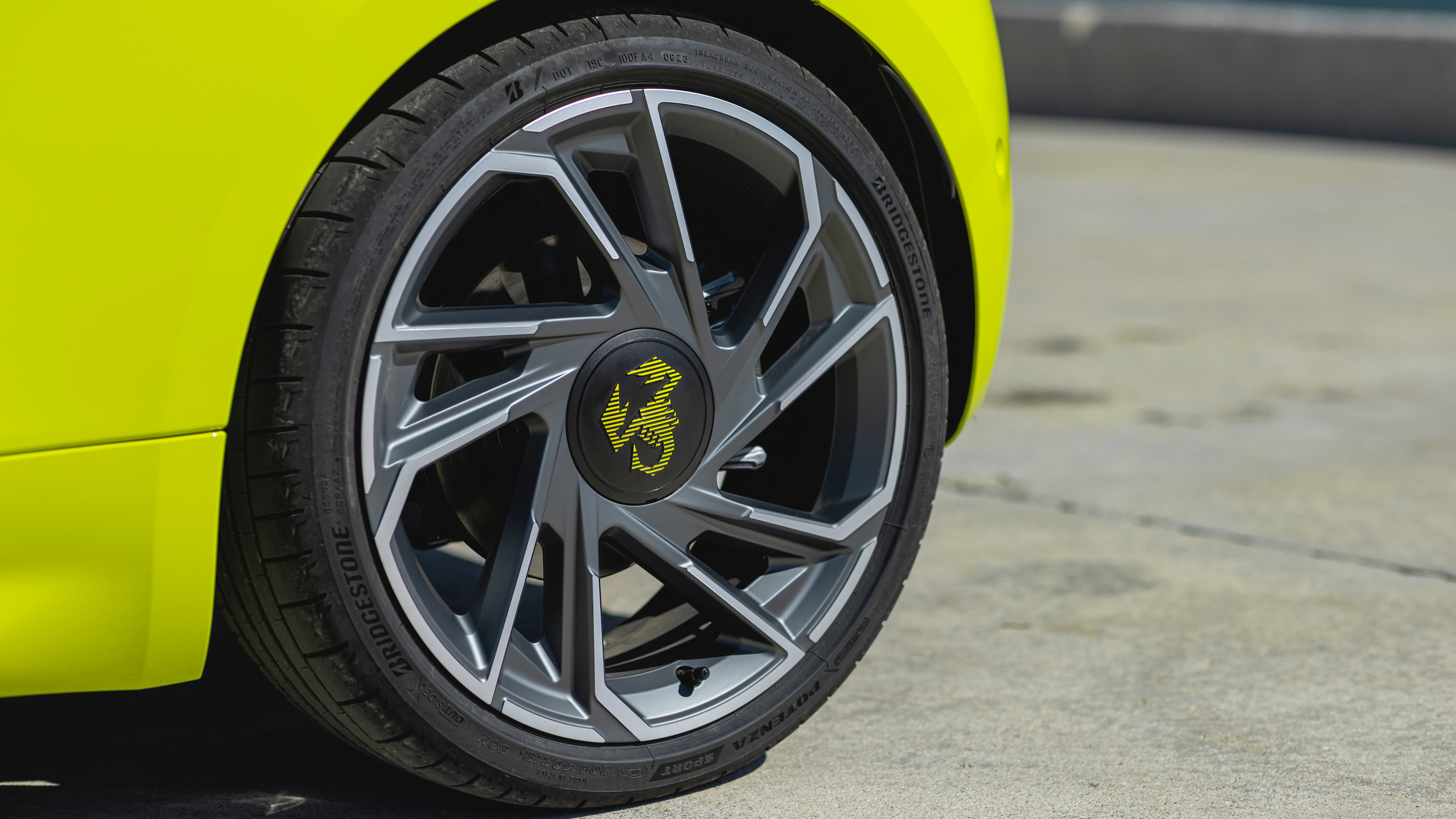 Abarth 500e – front wheel