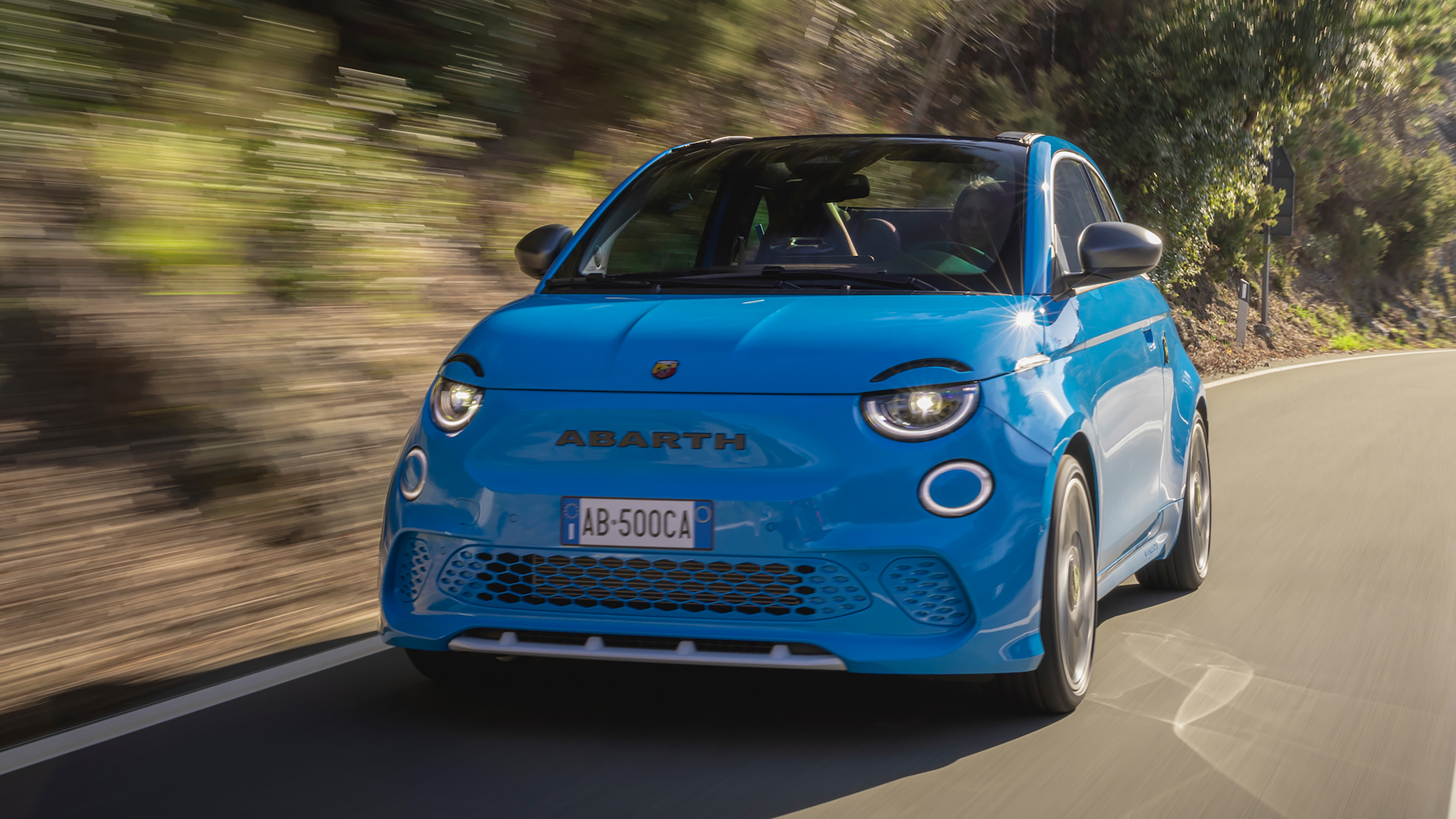 Abarth 500e – front tracking