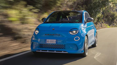 Abarth 500e – front tracking