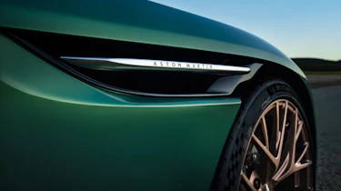 Aston Martin DB12 – side grille