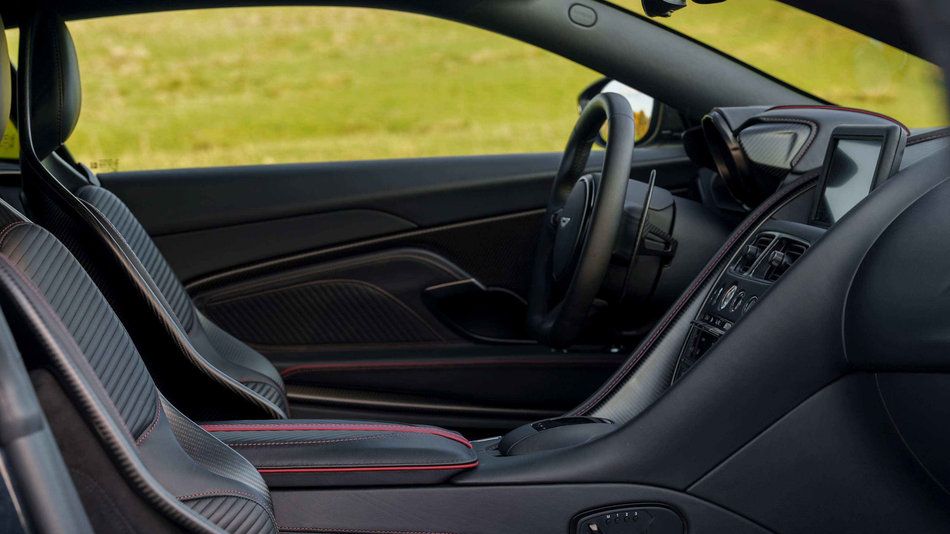 Aston Martin DBS 770 Ultimate – cabin