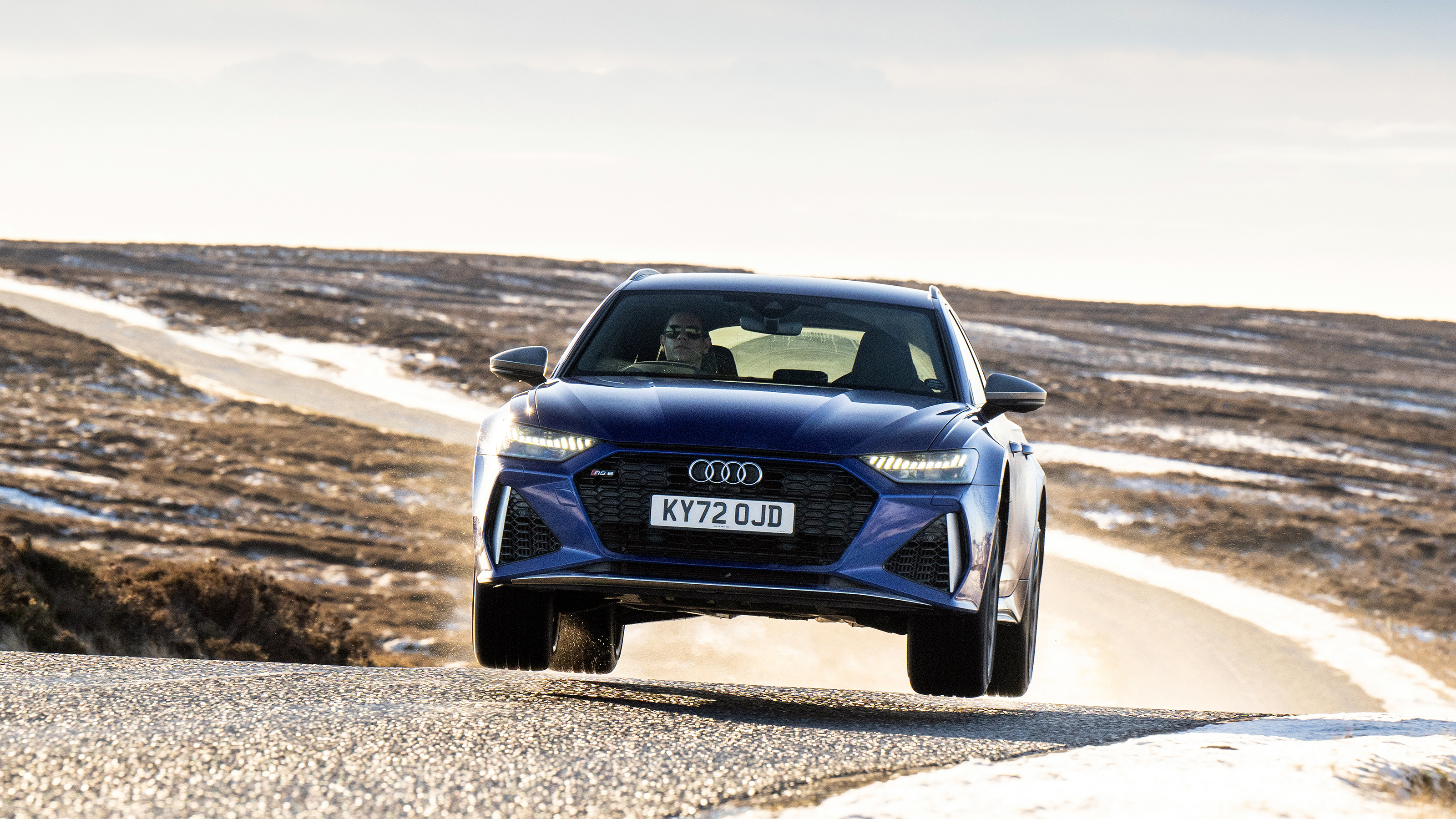 BMW M3 Touring vs Audi RS6 – jump