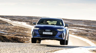 BMW M3 Touring vs Audi RS6 – jump