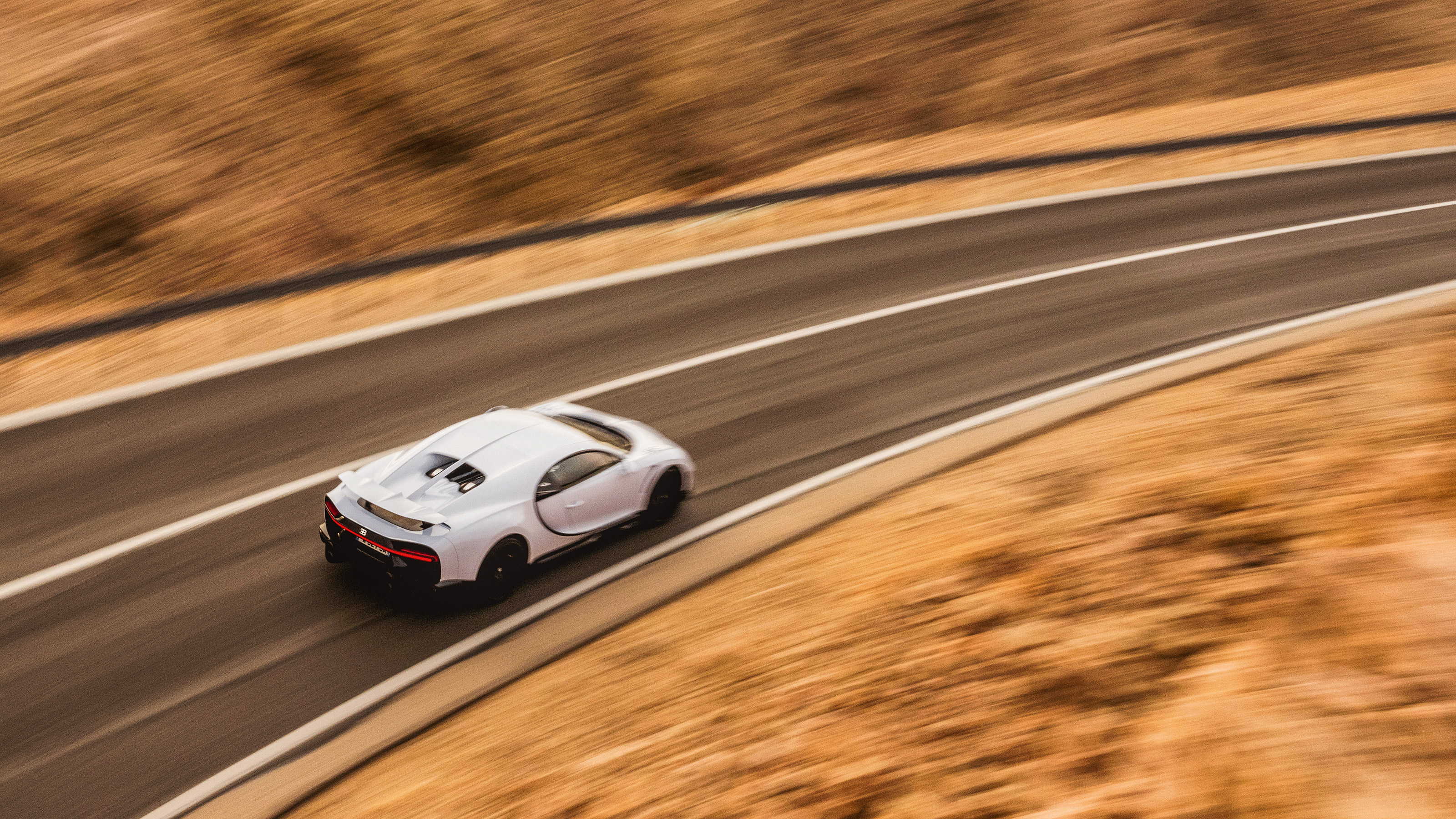 Bugatti Chiron Super Sport v Rimac Nevera