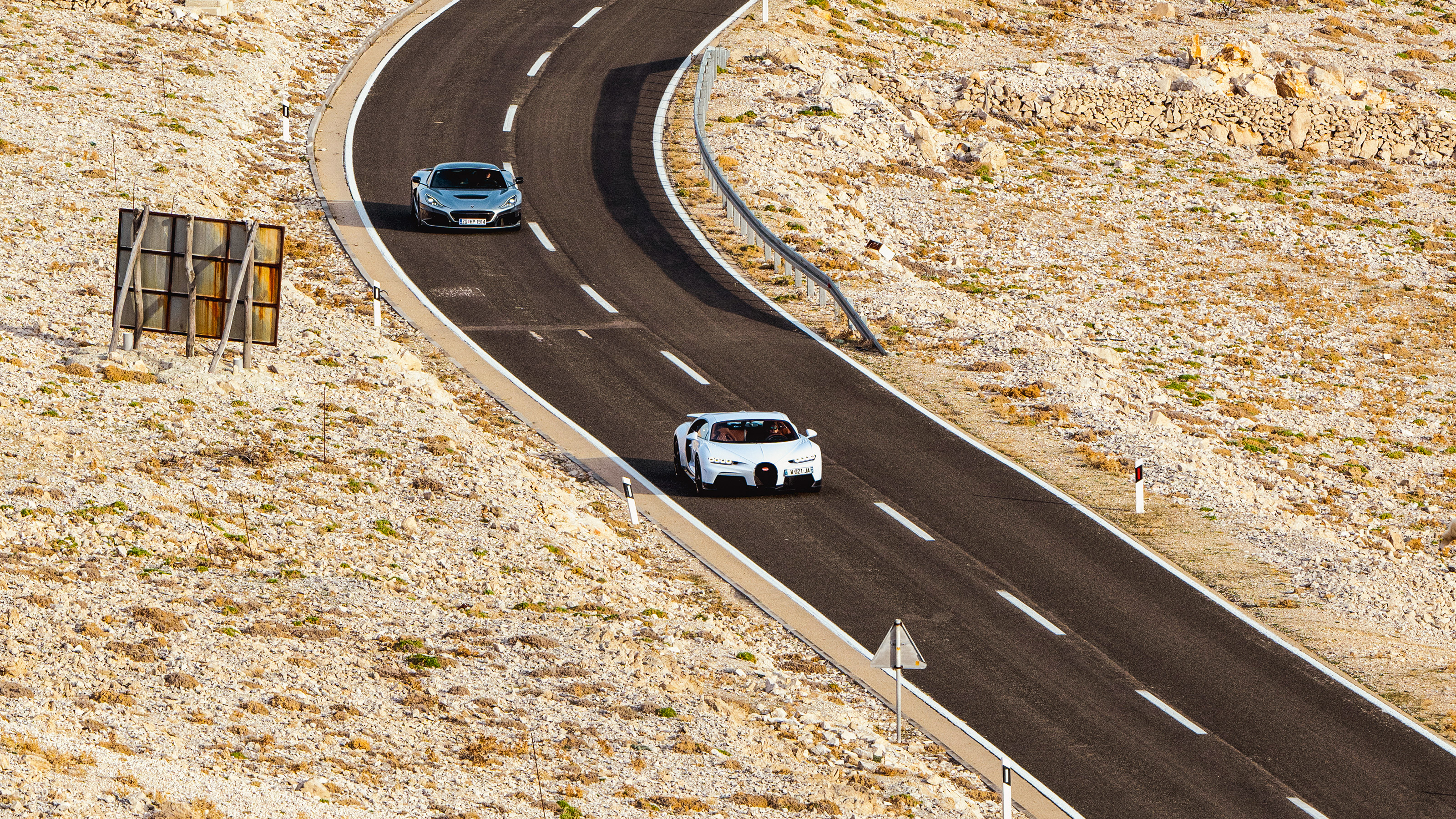 Bugatti Chiron Super Sport v Rimac Nevera
