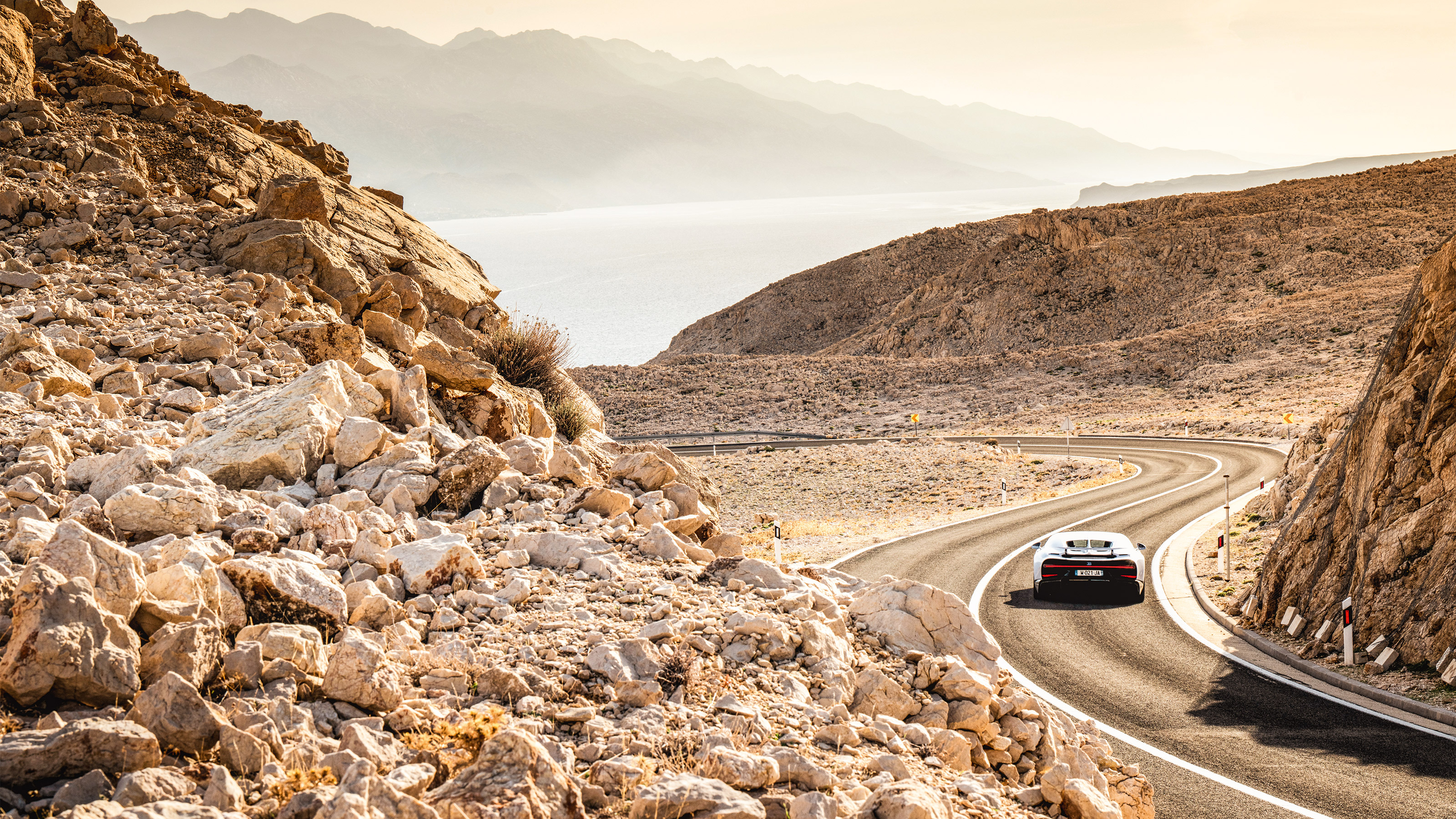 Bugatti Chiron Super Sport v Rimac Nevera