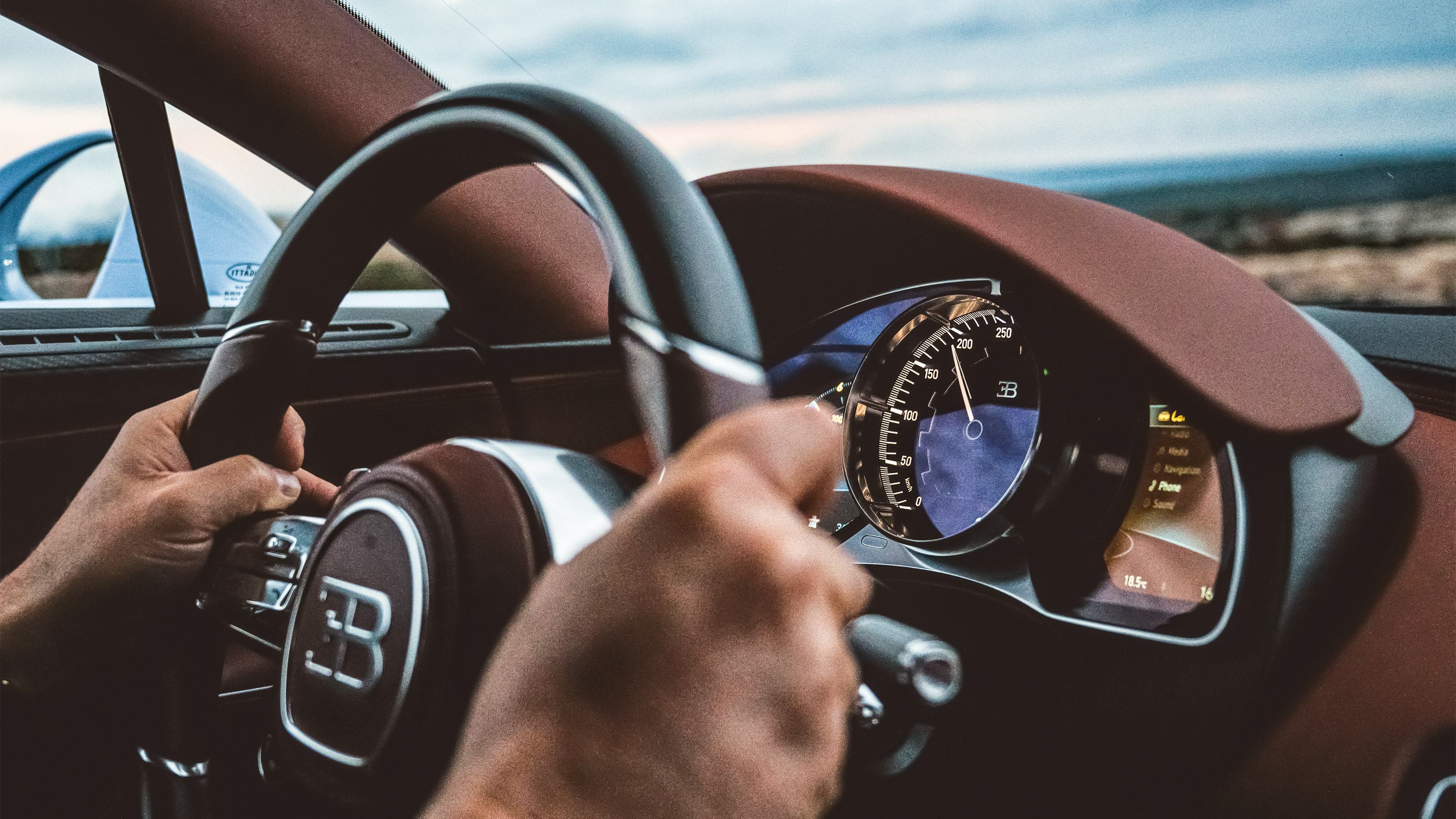 Bugatti Chiron Super Sport v Rimac Nevera