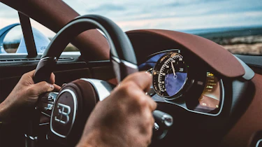 Bugatti Chiron Super Sport v Rimac Nevera