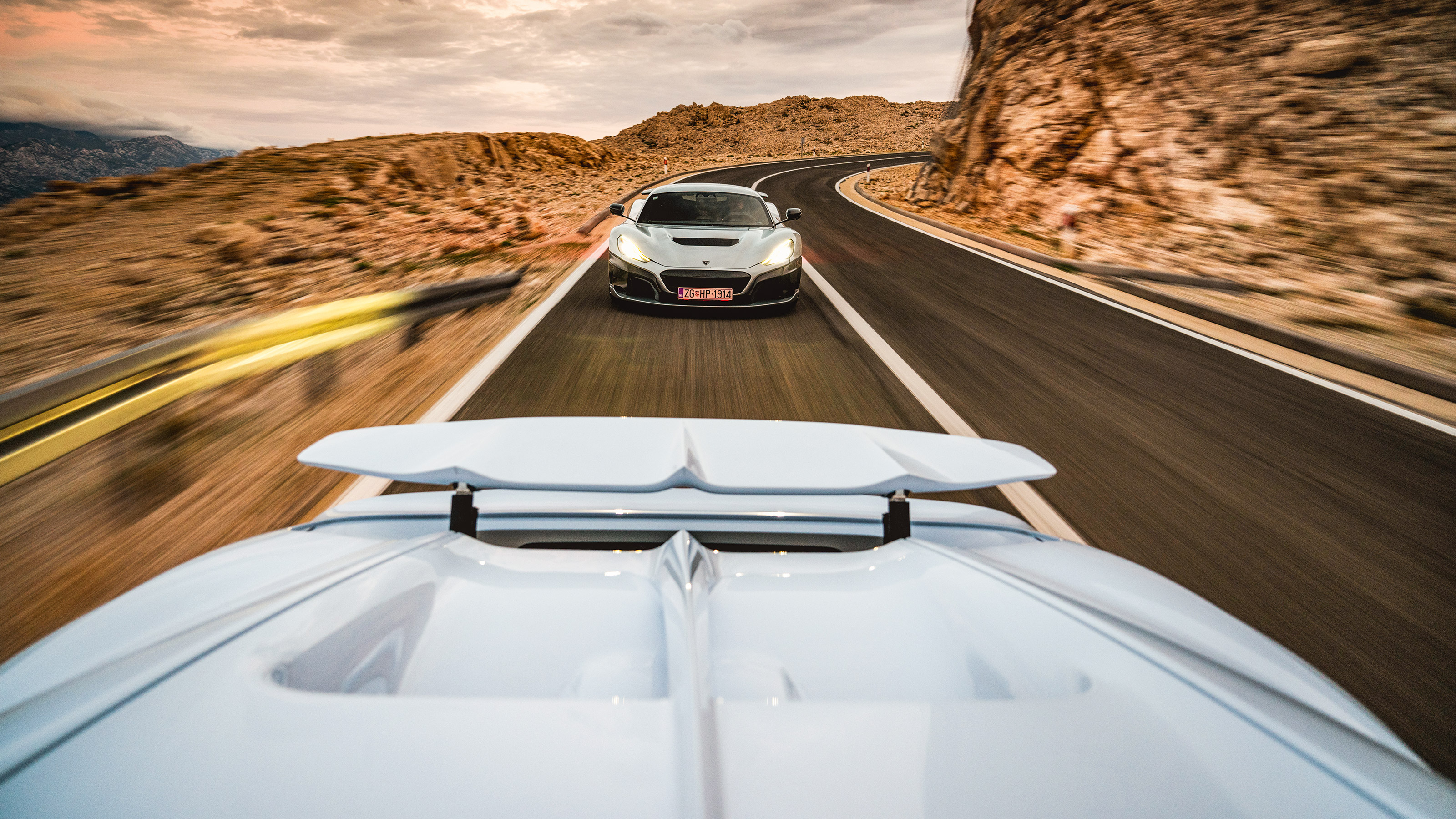 Bugatti Chiron Super Sport v Rimac Nevera
