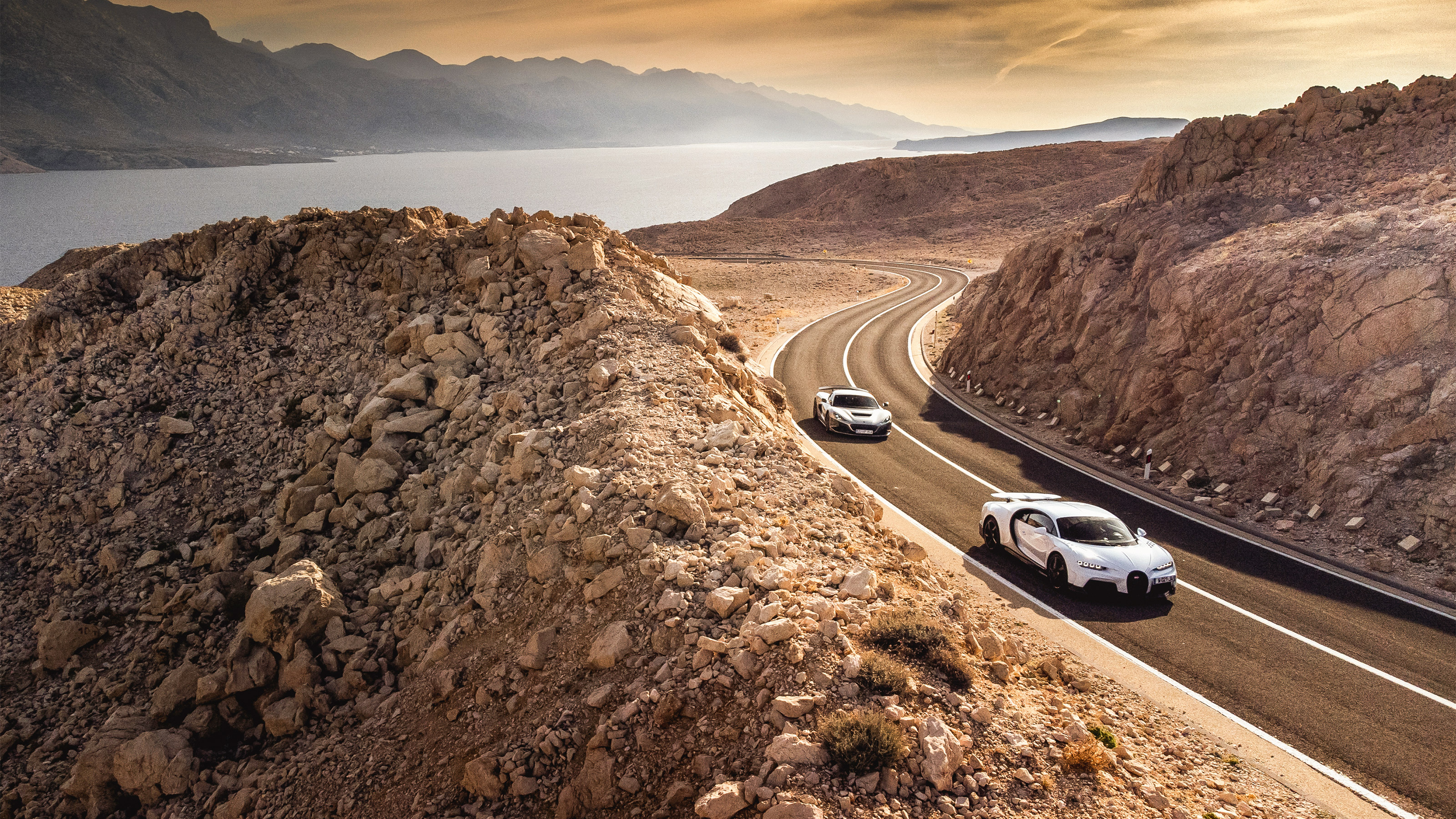 Bugatti Chiron Super Sport v Rimac Nevera