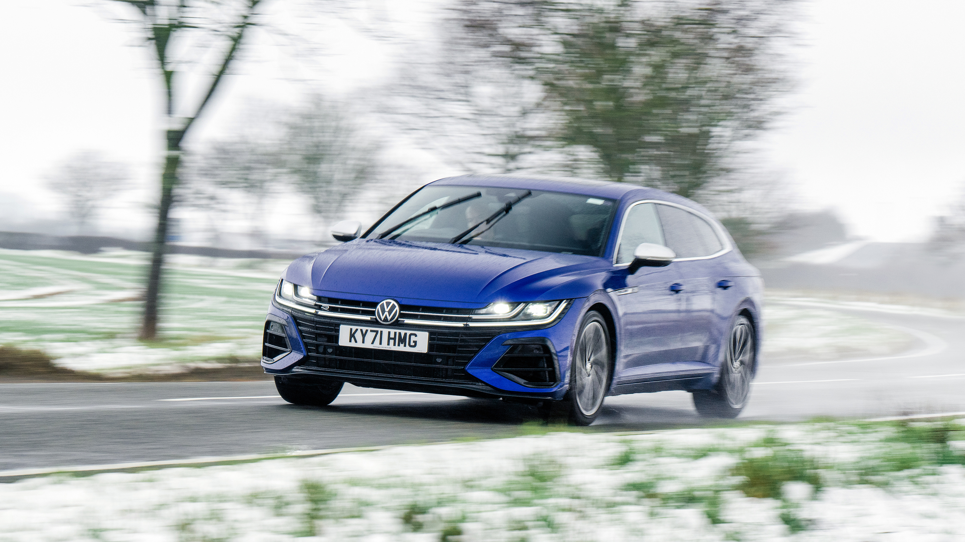 Fast estates group test – Arteon cornering