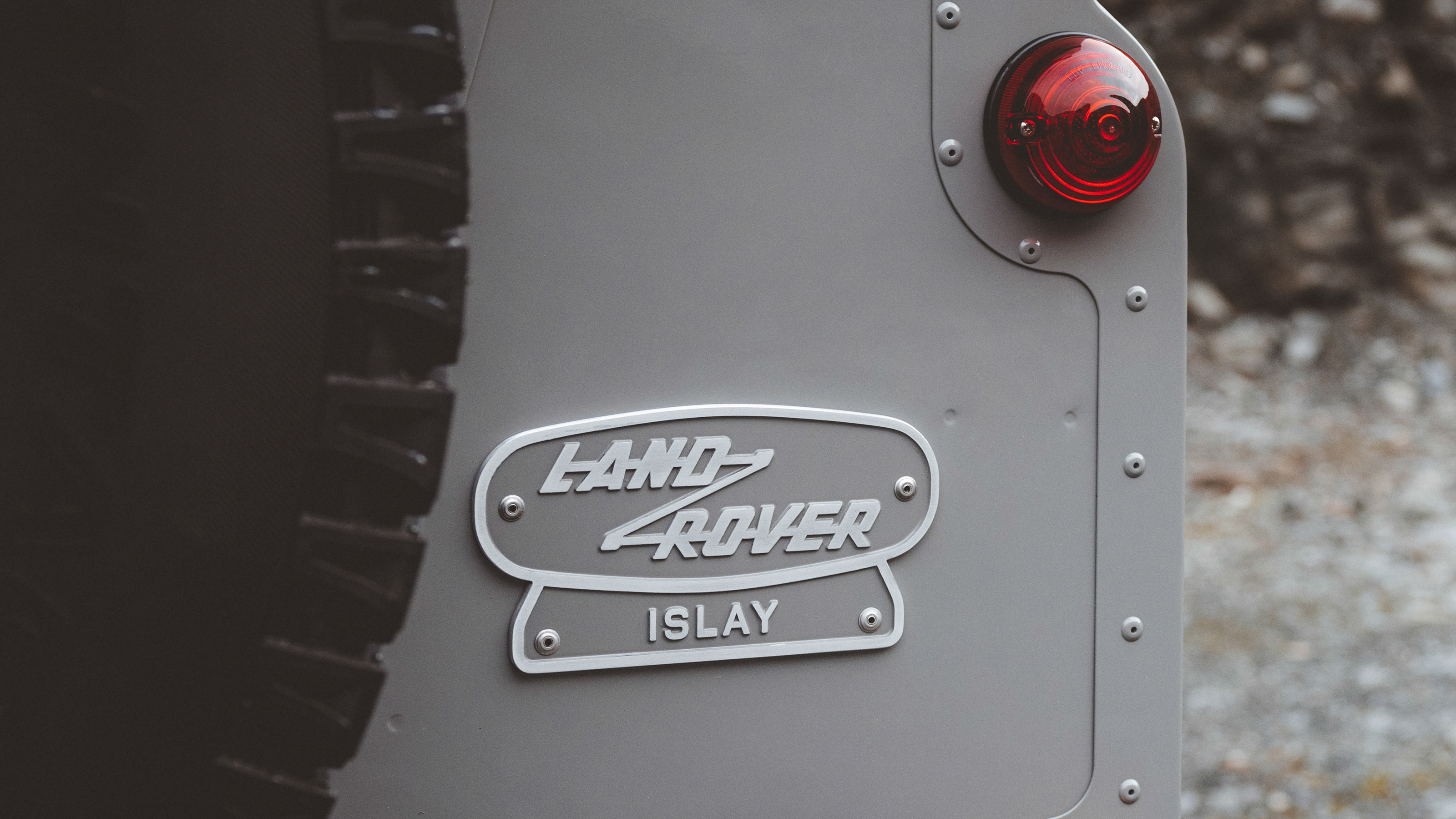 Land Rover Defender Islay Edition – rear badge