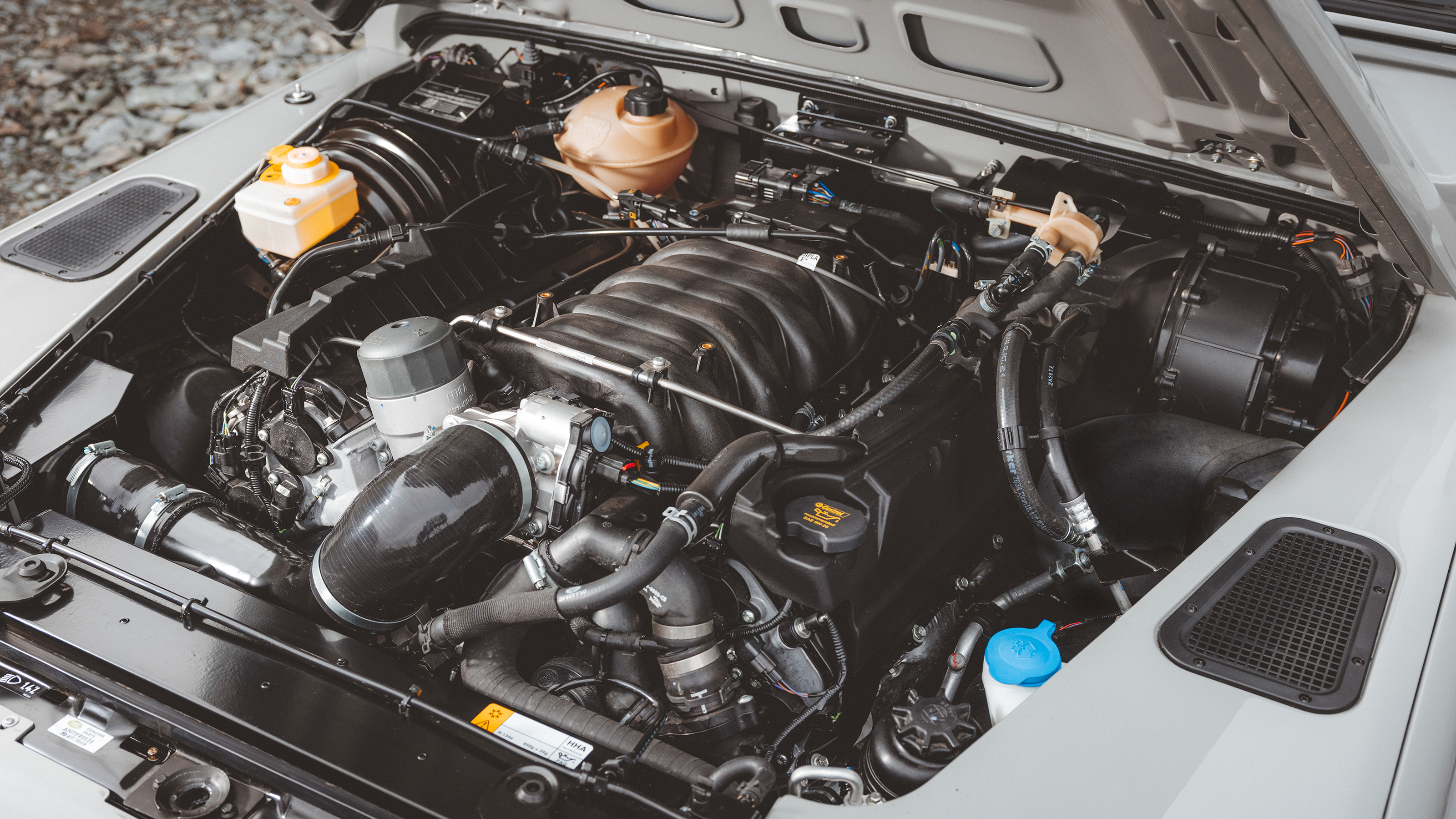 Land Rover Defender Islay Edition – engine