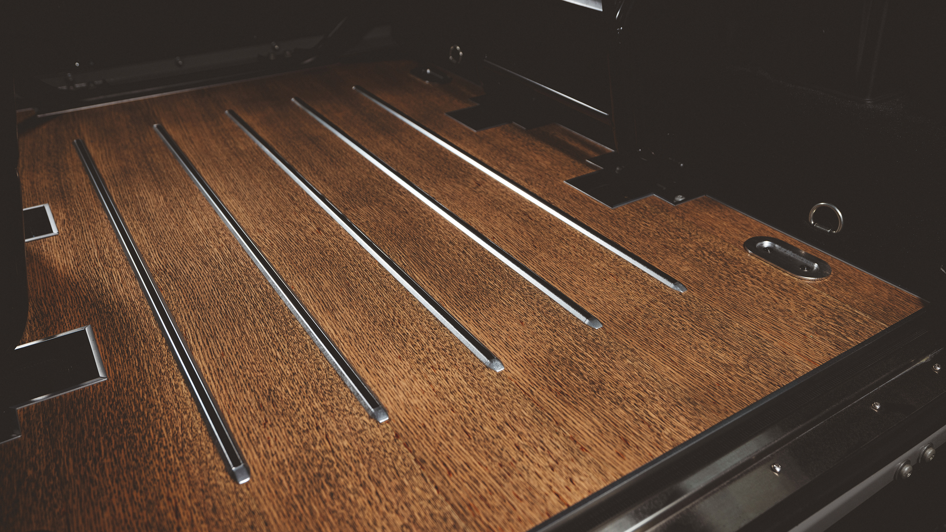 Land Rover Defender Islay Edition – wood veneer