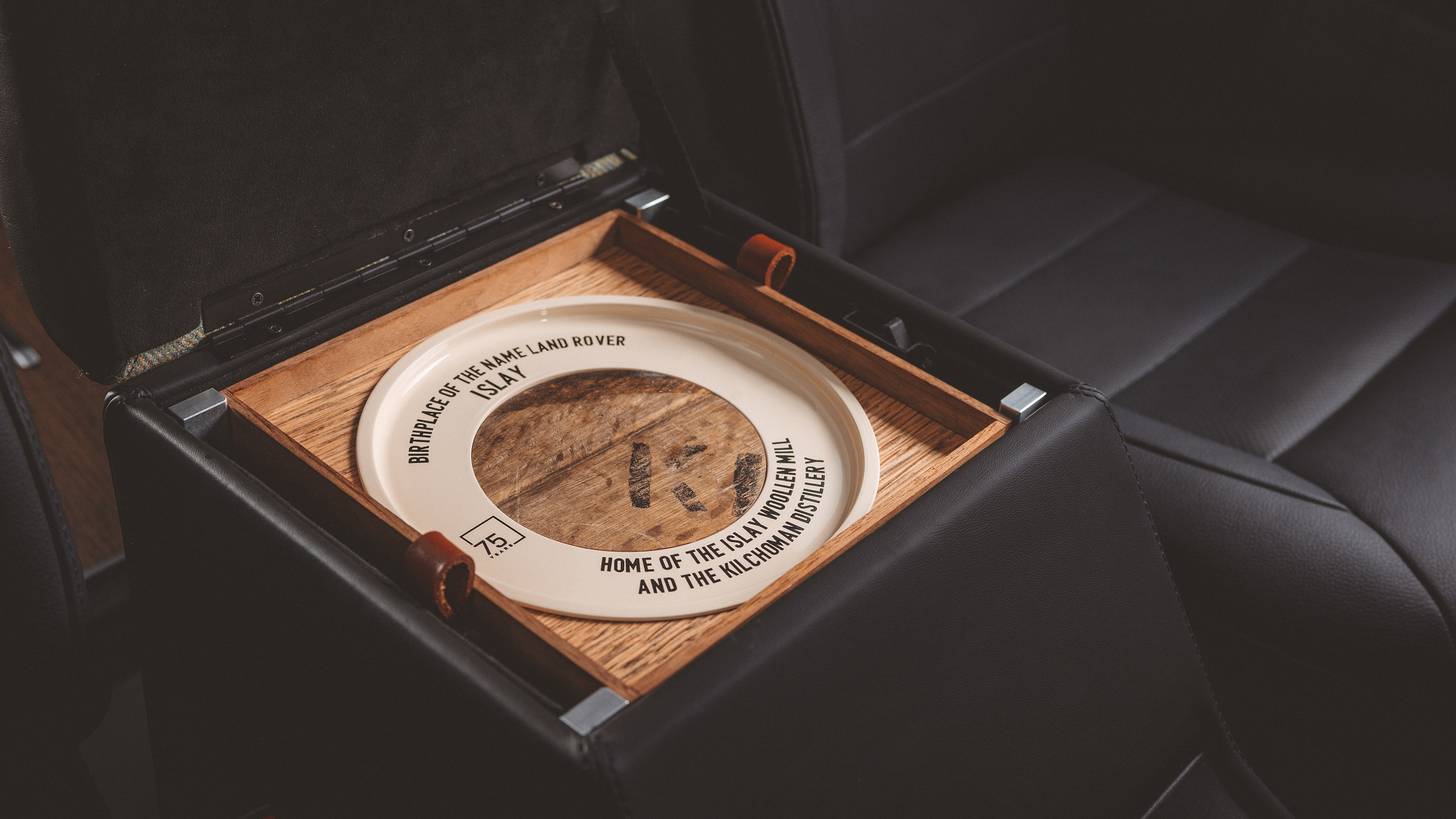 Land Rover Defender Islay Edition – centre armrest 