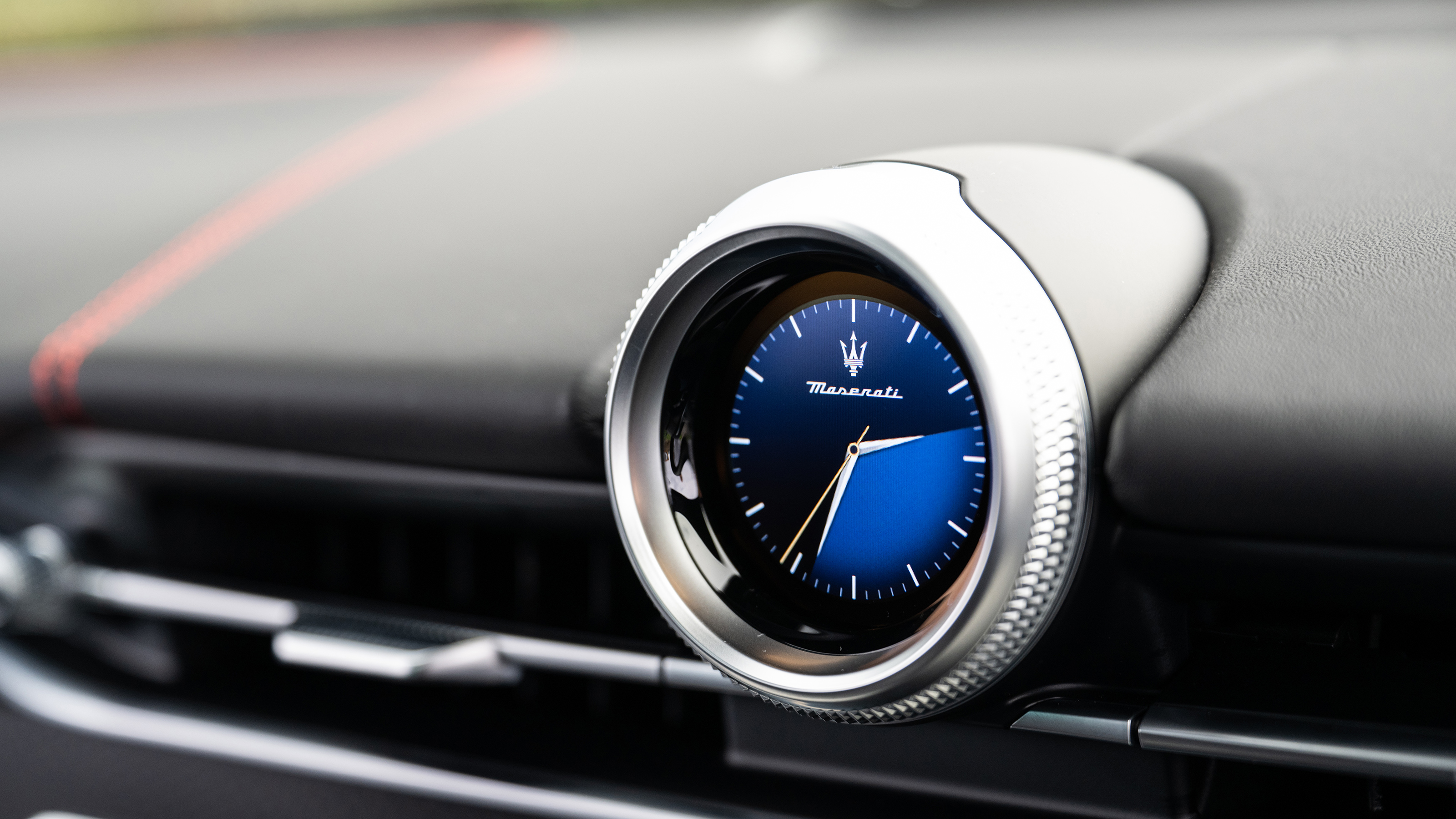 Maserati Grecale Trofeo – clock