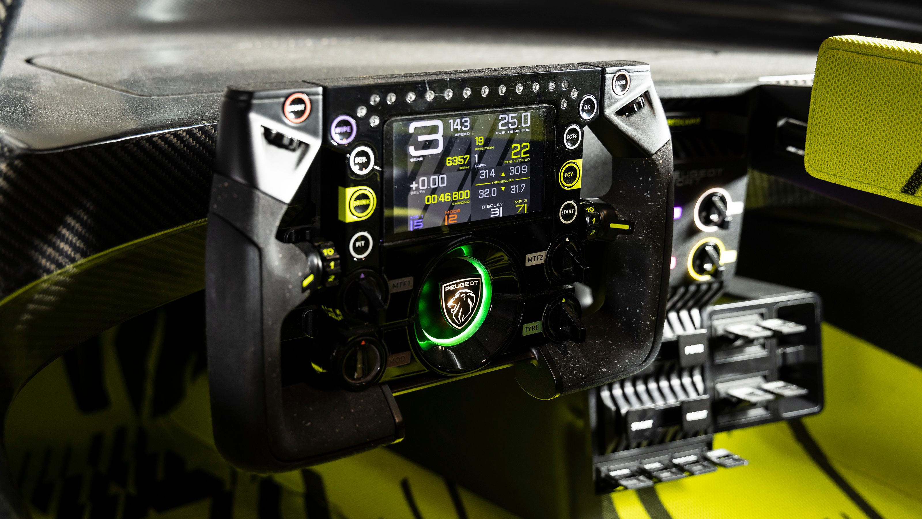 Peugeot 9X8 – steering wheel