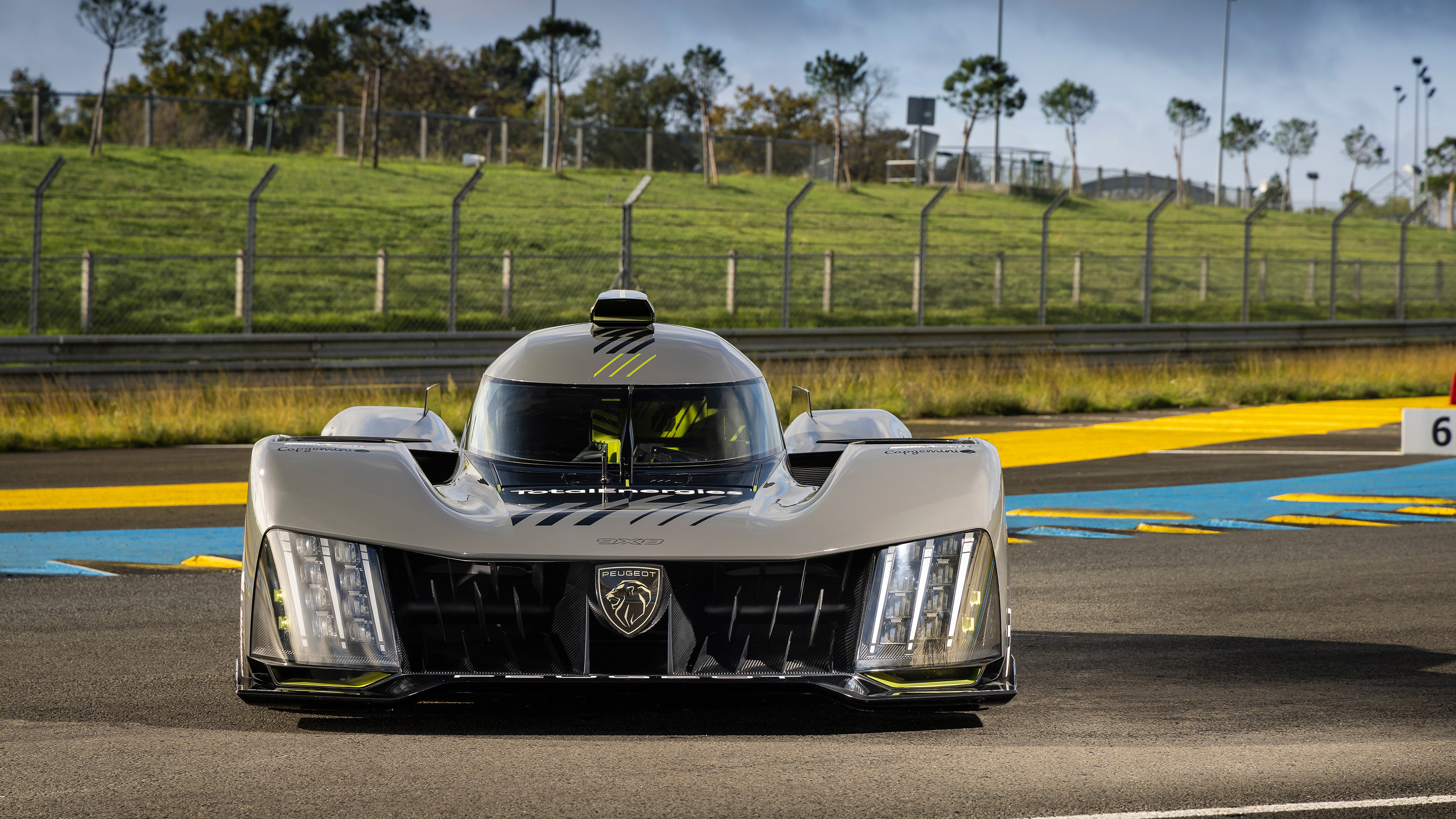 Peugeot 9X8 – nose