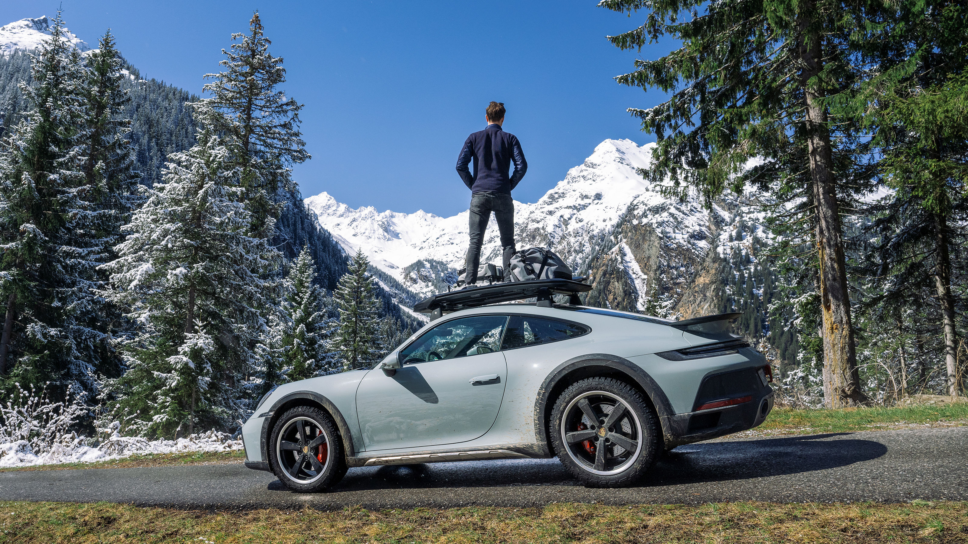 Porsche 911 Dakar – hero shot