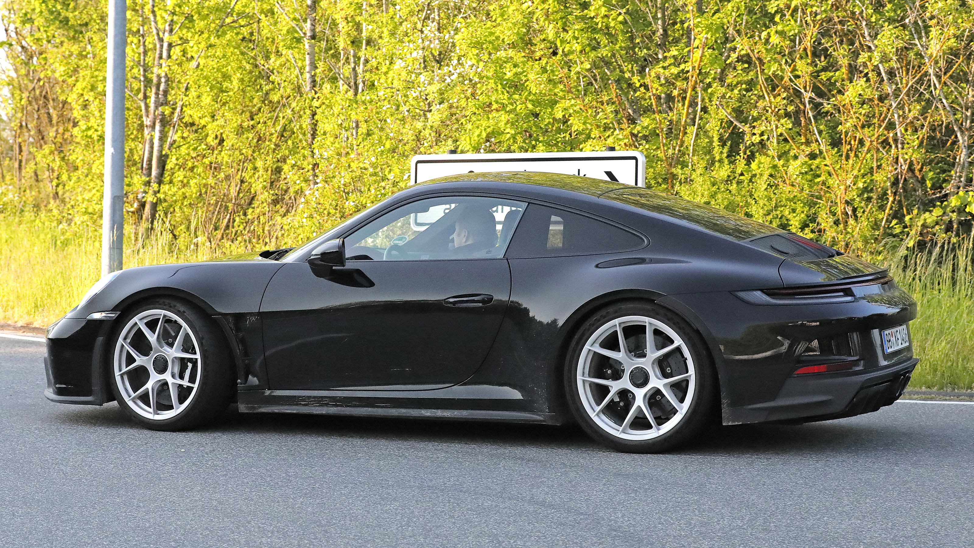 Porsche 911 ST – side