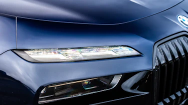 BMW i7 M60 XDrive headlight