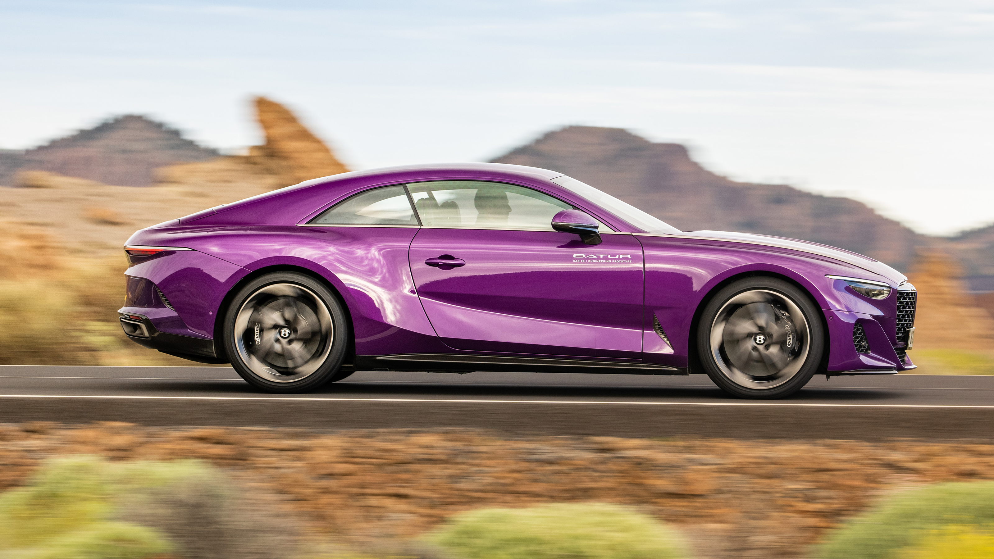 Bentley Batur – side