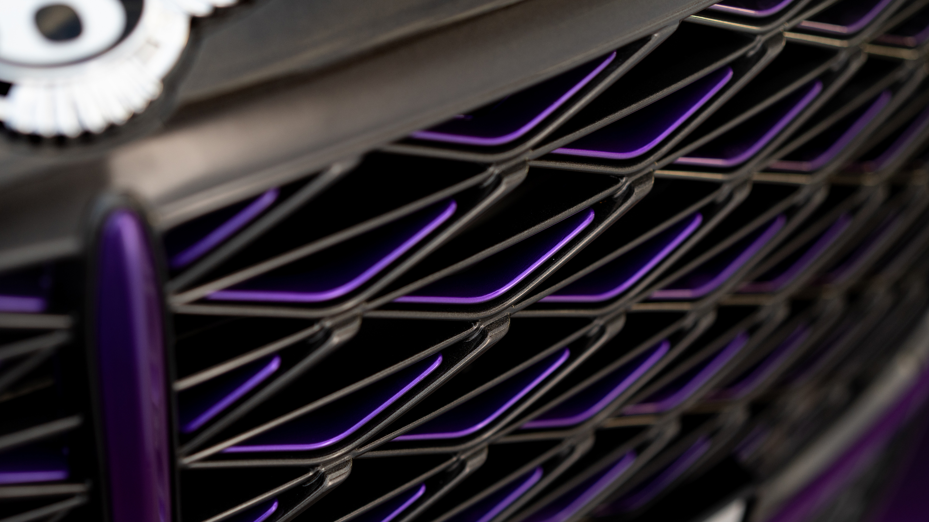 Bentley Batur – grille