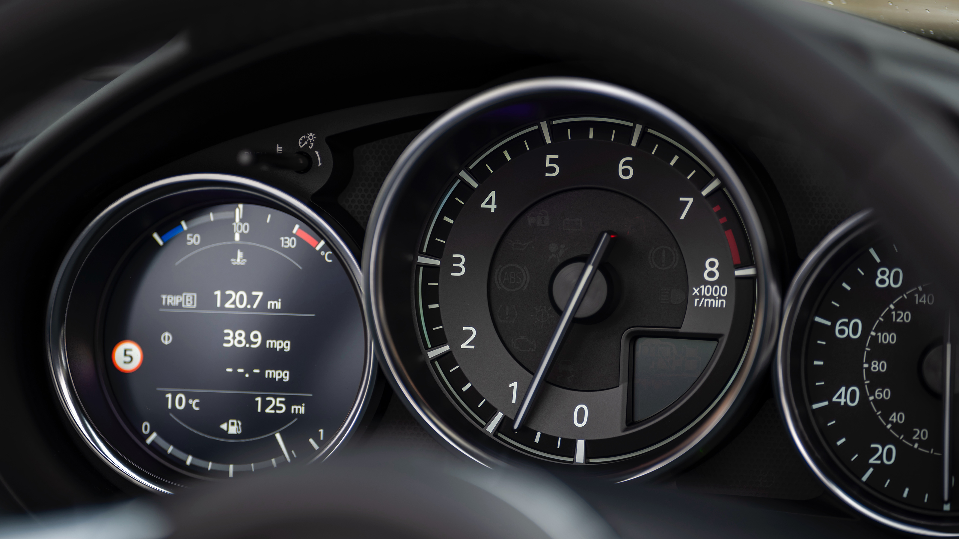Mazda MX-5 Homura – dash