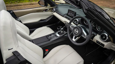 Mazda MX-5 Homura – interior