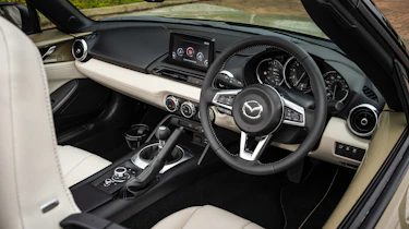 Mazda MX-5 Homura – interior