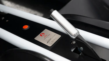 Ariel Atom 4R – plaque