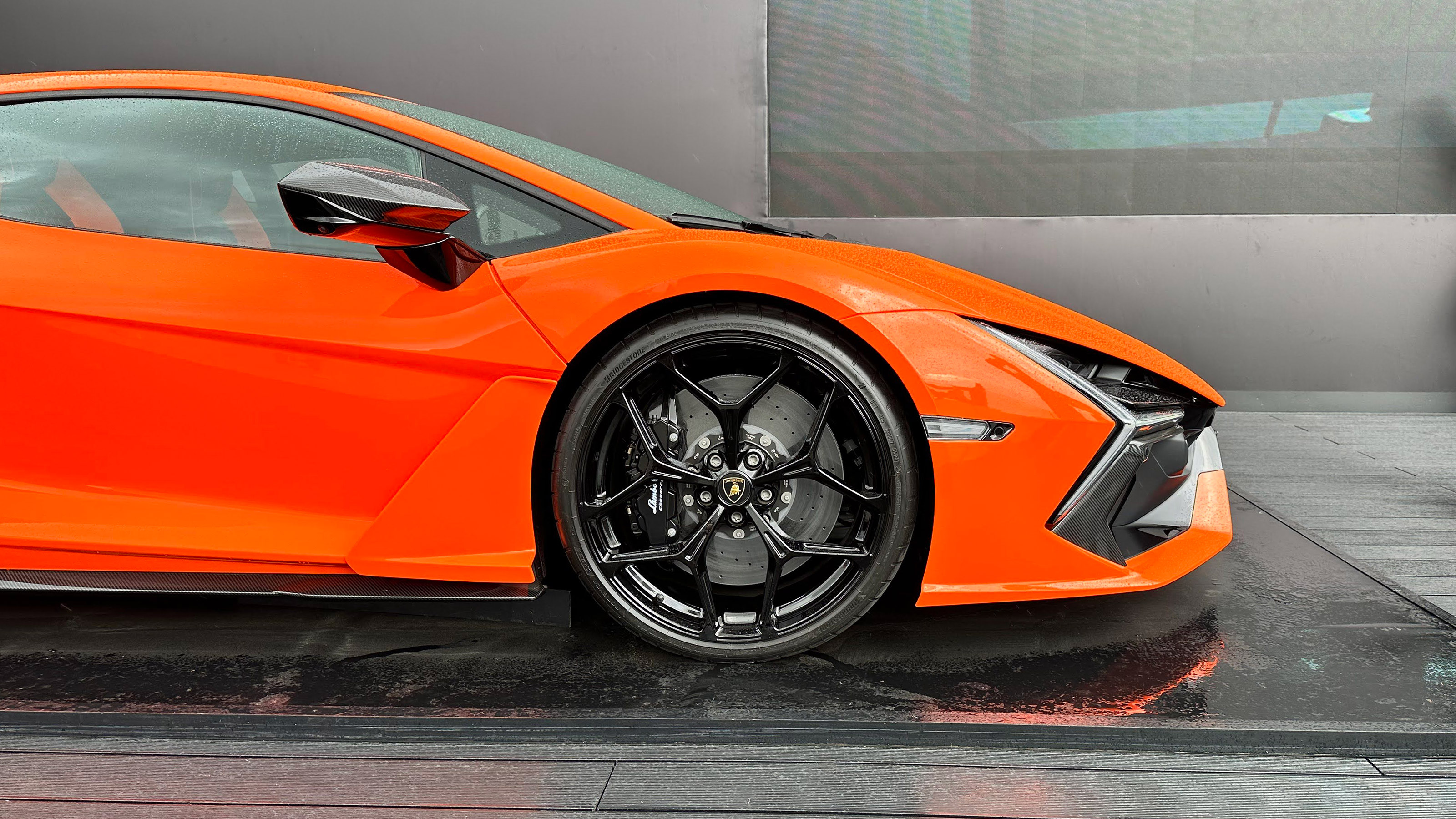 Lamborghini Revuelto