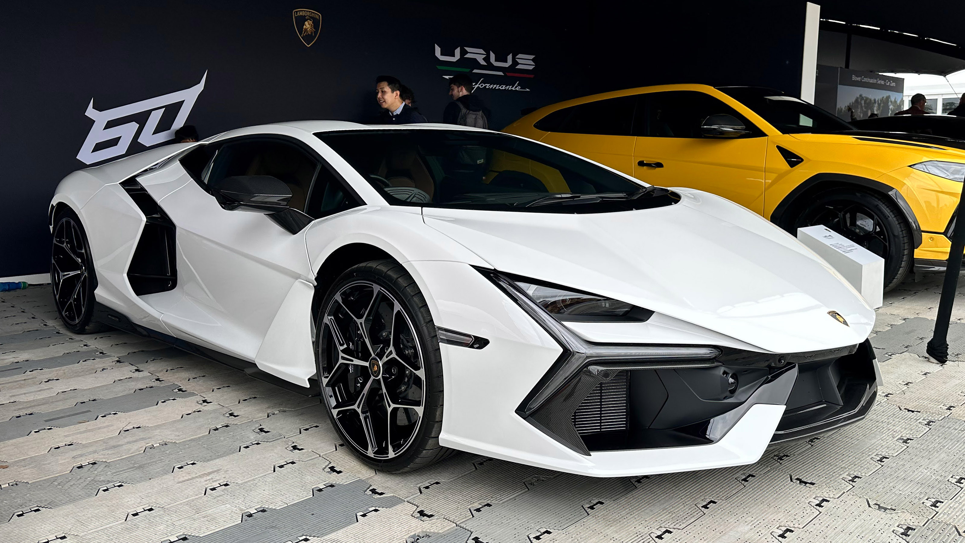 Lamborghini Revuelto