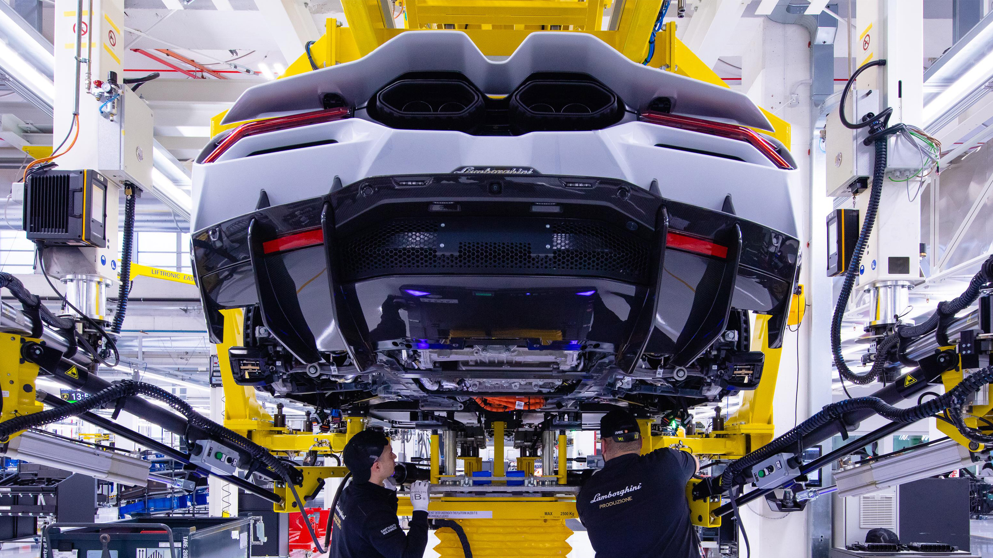 Lamborghini Revuelto