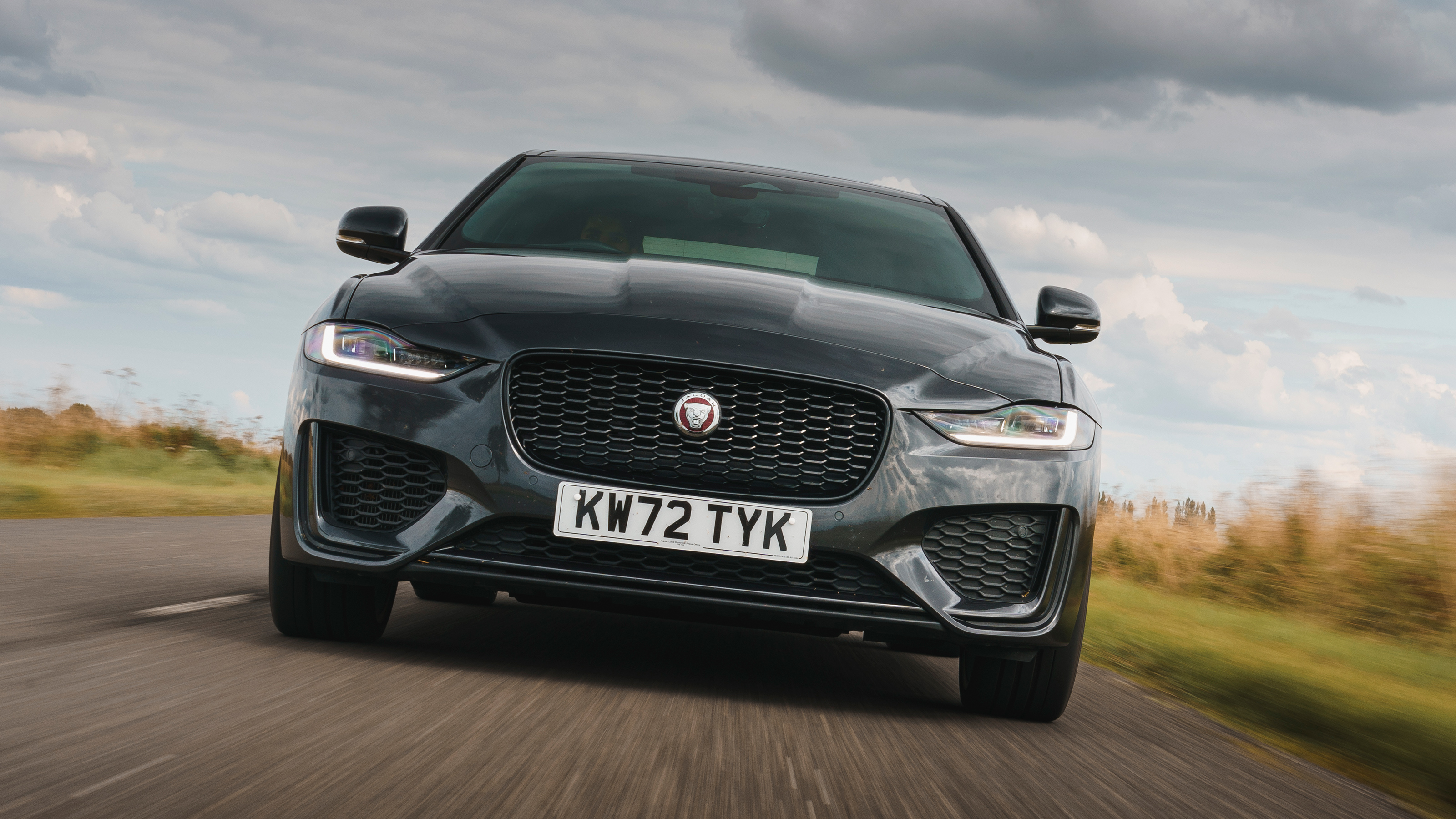 Jaguar XE 300 Sport AWD – front