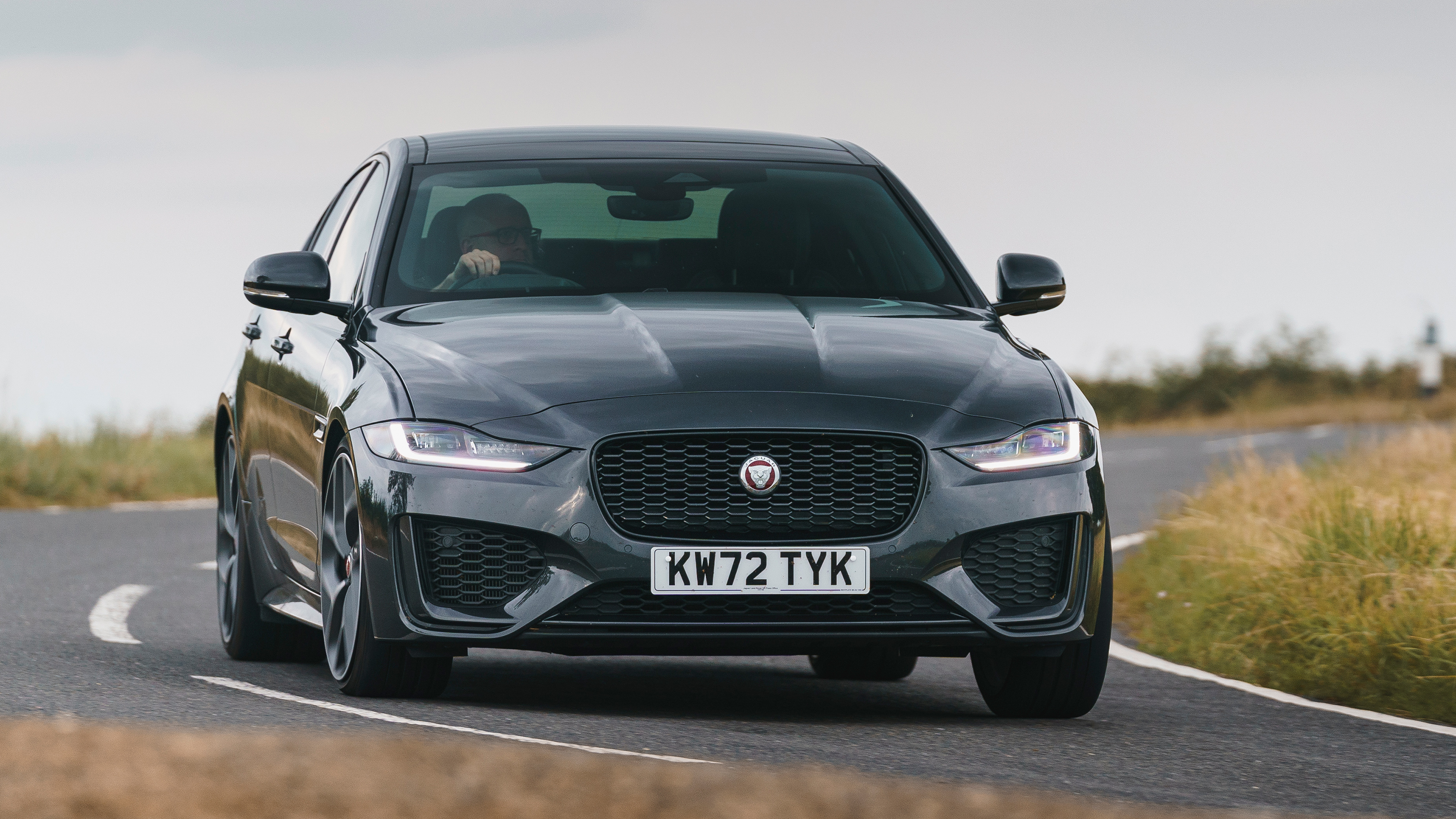 Jaguar XE 300 Sport AWD – front