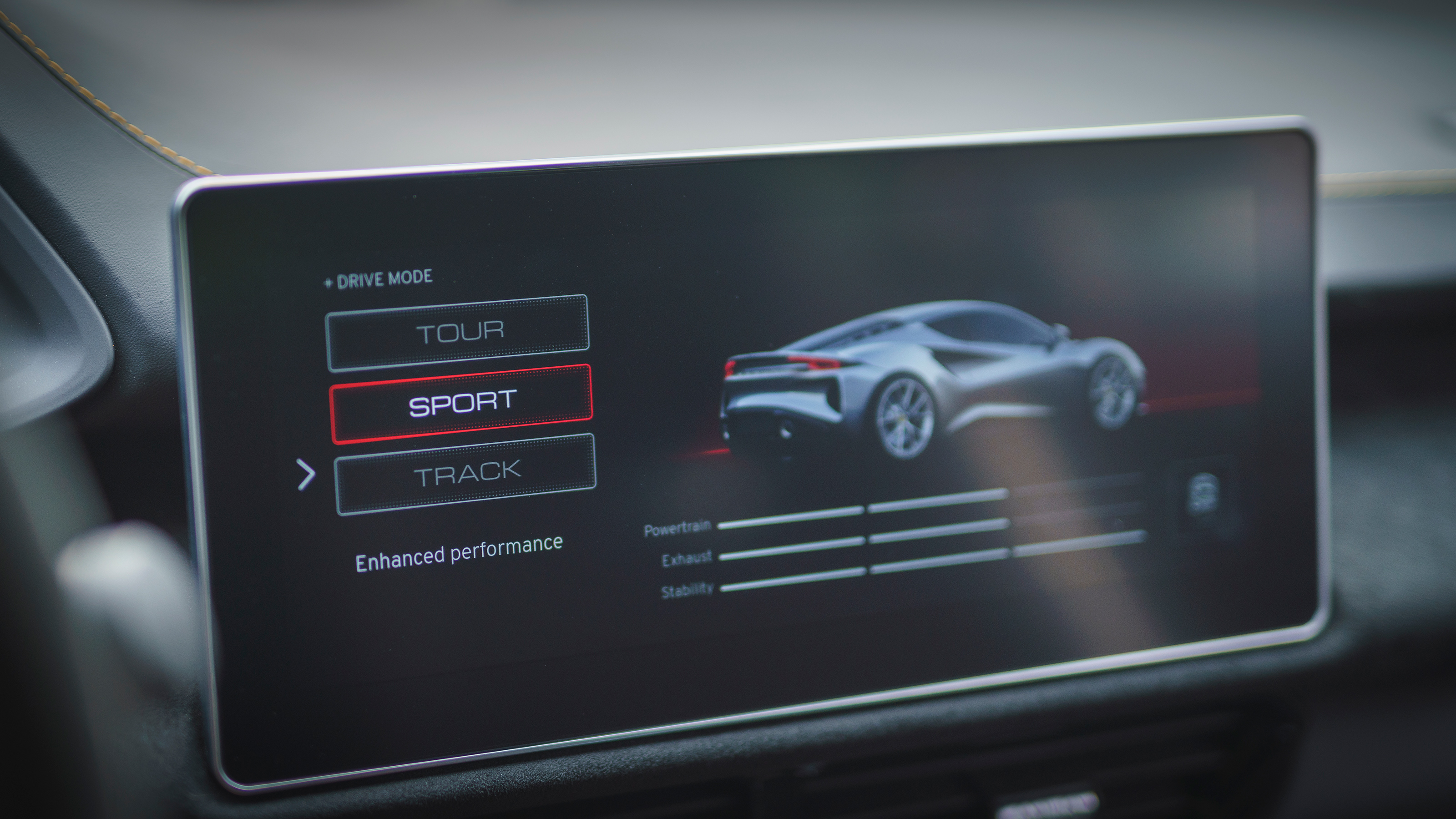 Lotus Emira – touchscreen