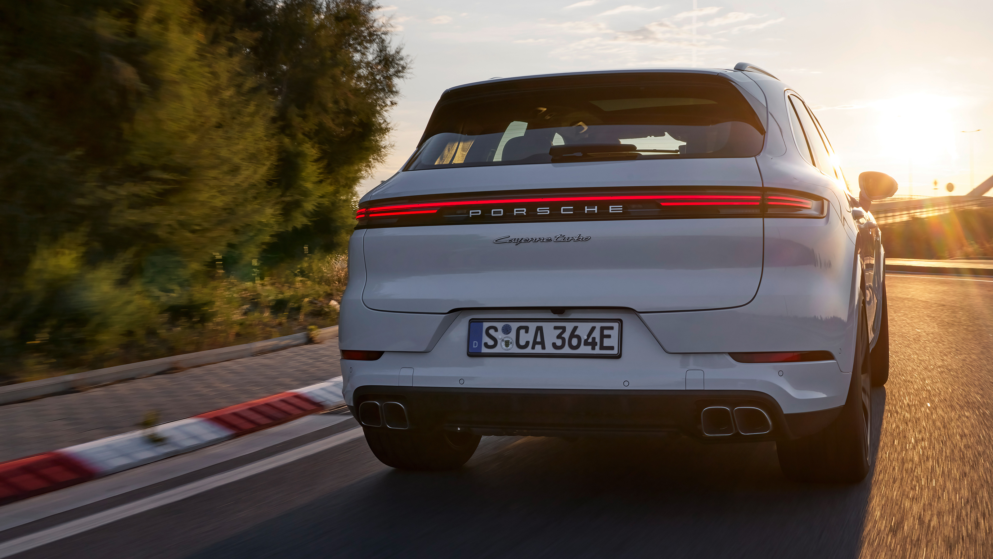 New Porsche Cayenne Turbo E-Hybrid – rear