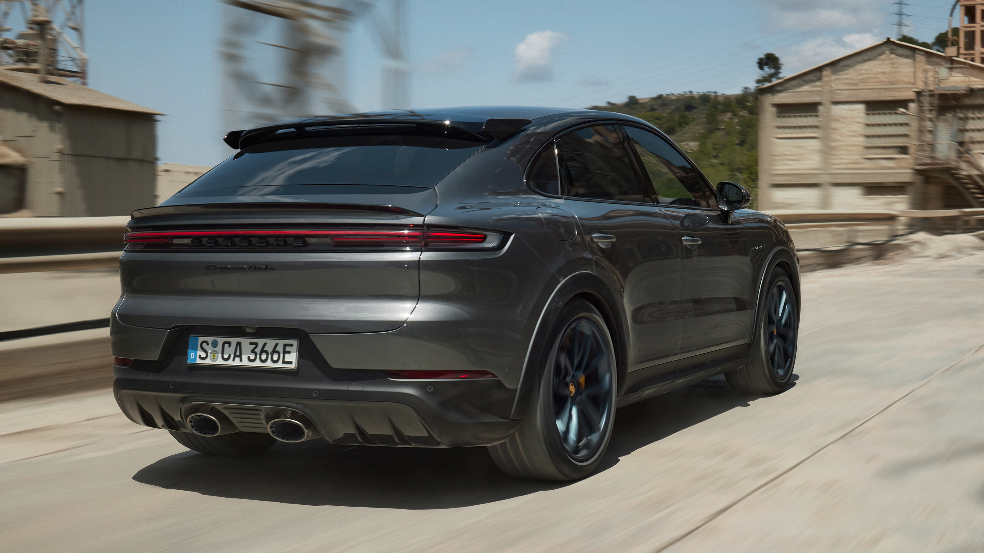 New Porsche Cayenne Turbo E-Hybrid – rear
