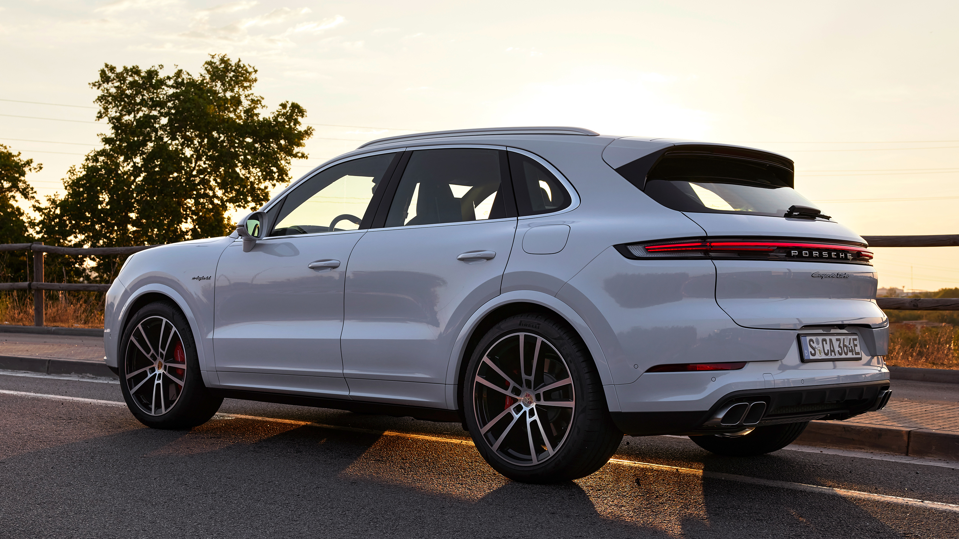 New Porsche Cayenne Turbo E-Hybrid – rear