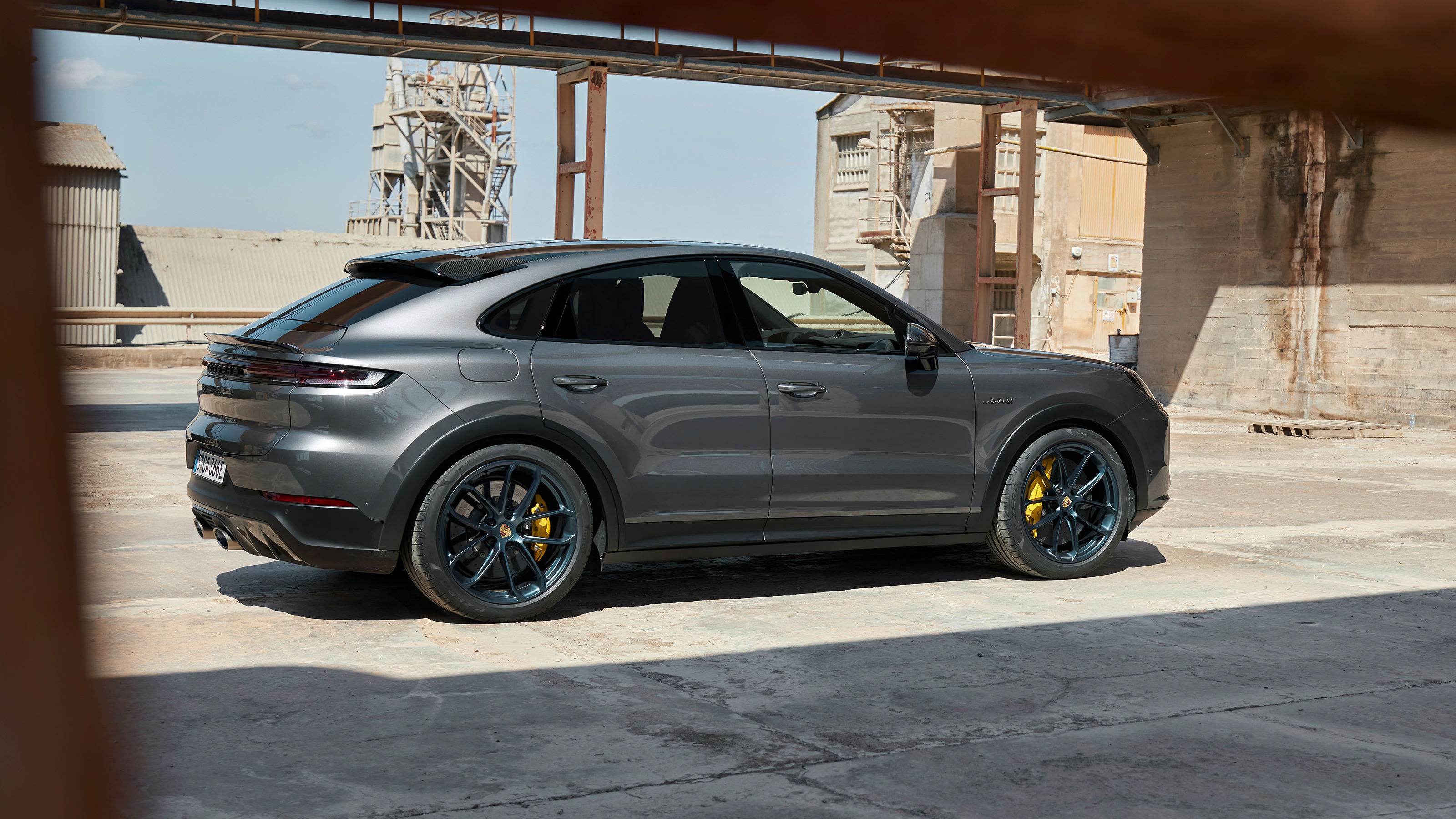 New Porsche Cayenne Turbo E-Hybrid – side