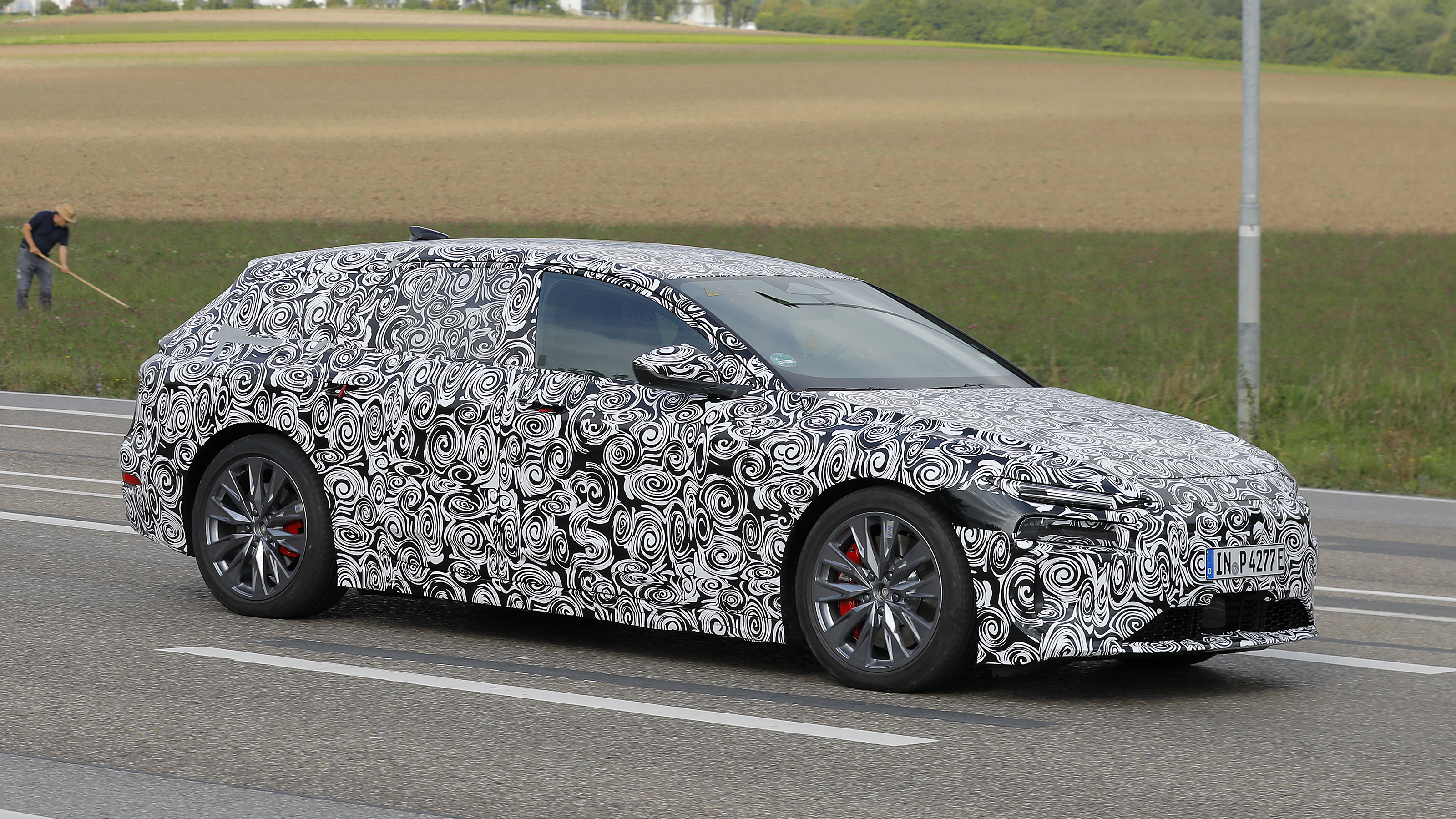 Audi A6 Avant e-tron – front