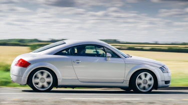 Audi TT Mk1 – side