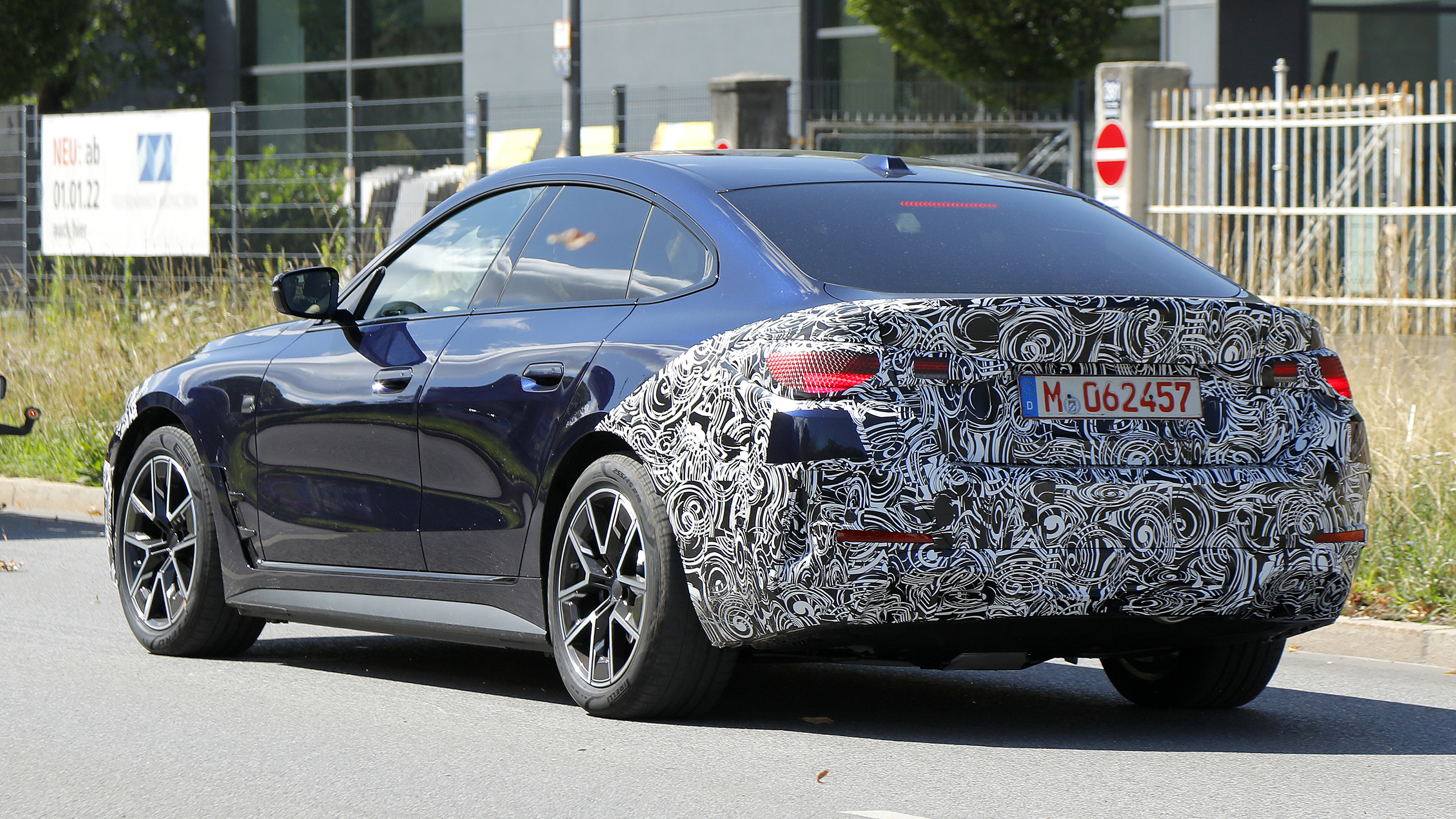 BMW i4 – rear
