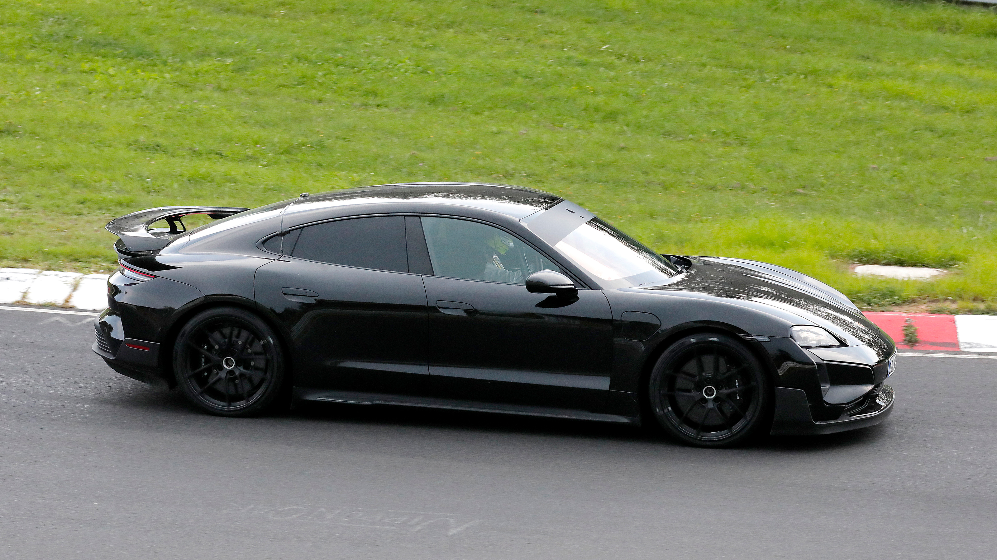 Porsche Taycan Turbo GT – side