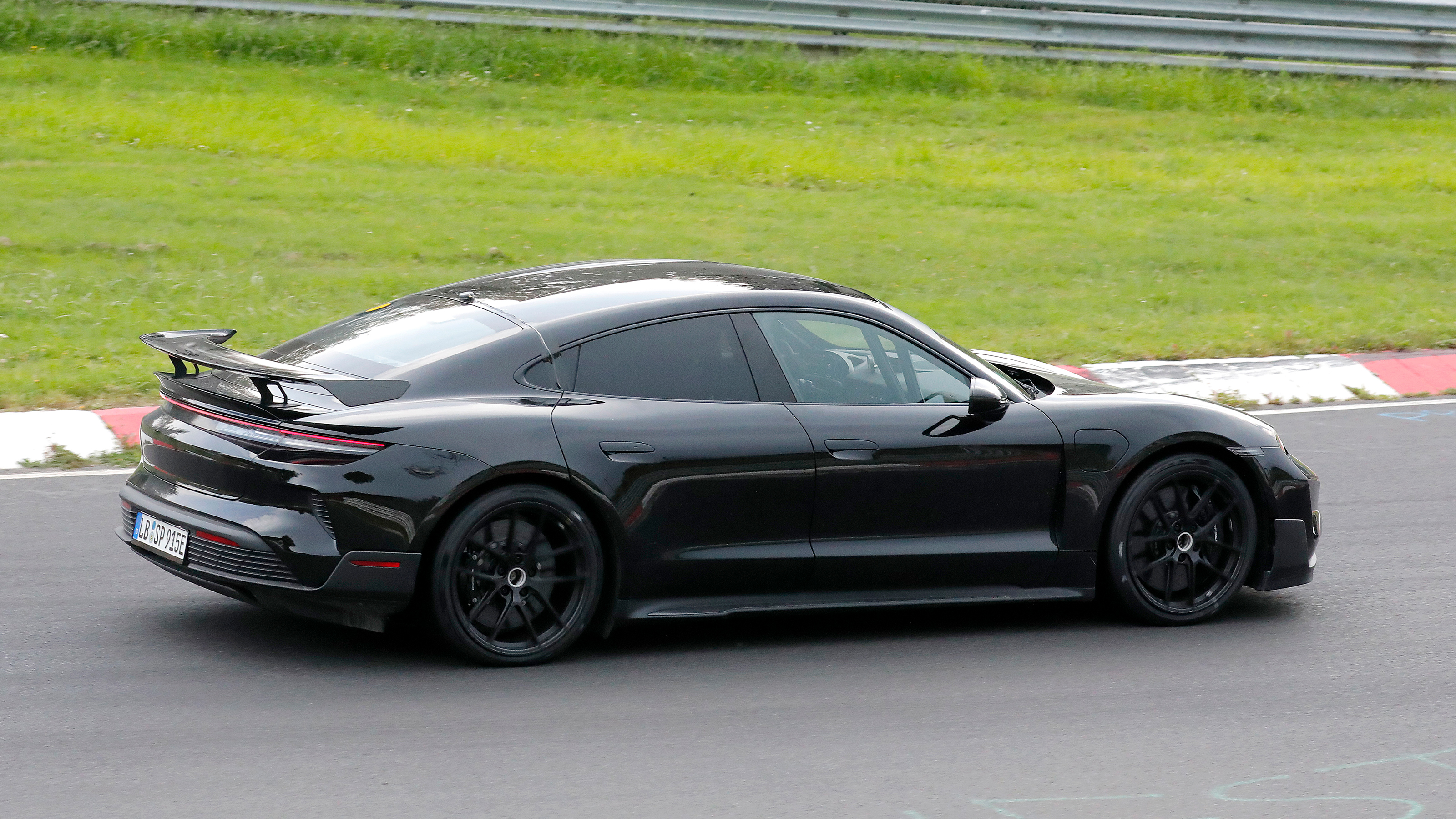 Porsche Taycan Turbo GT – side