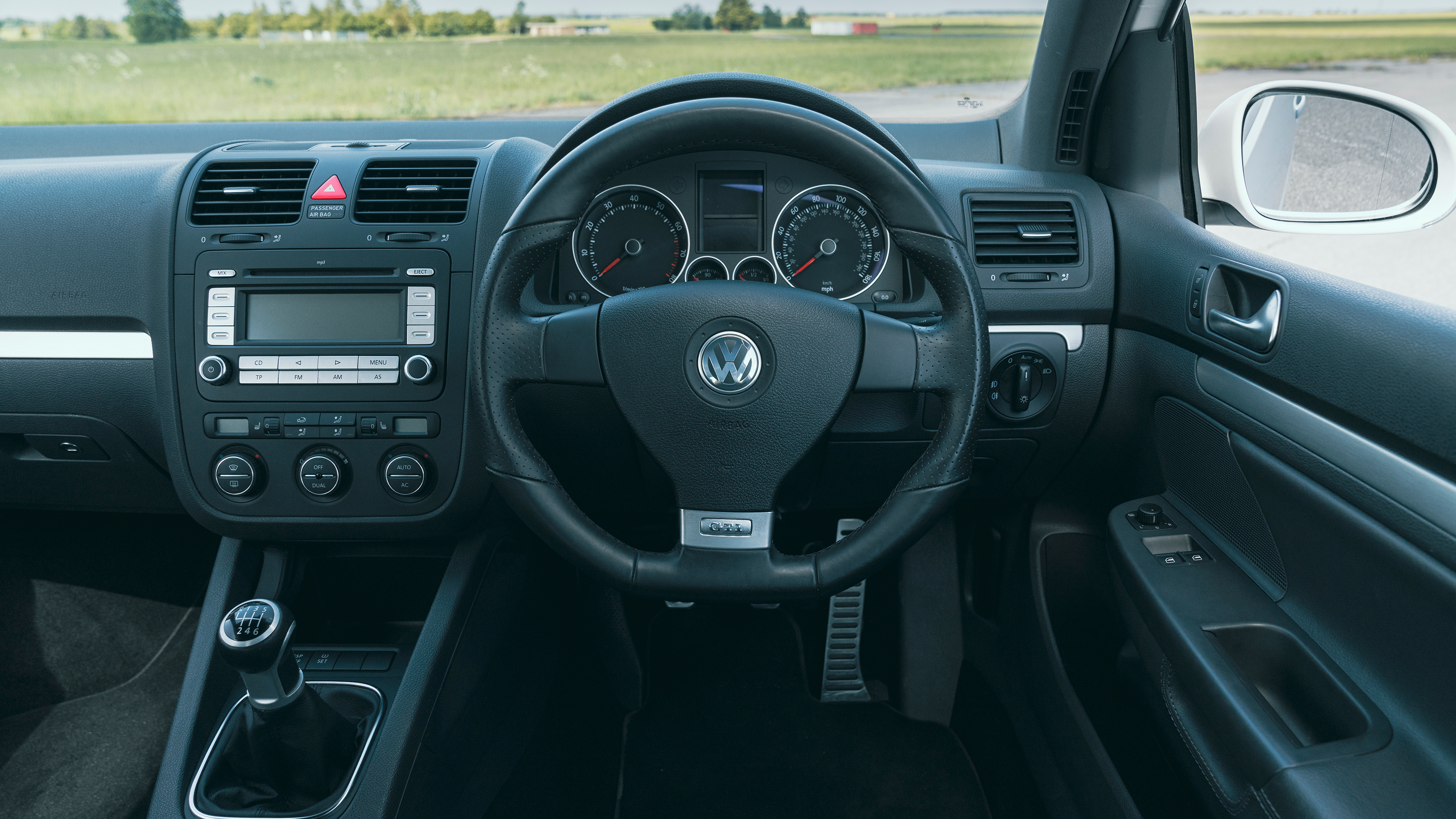 Volkswagen Golf GTI Mk5 – interior