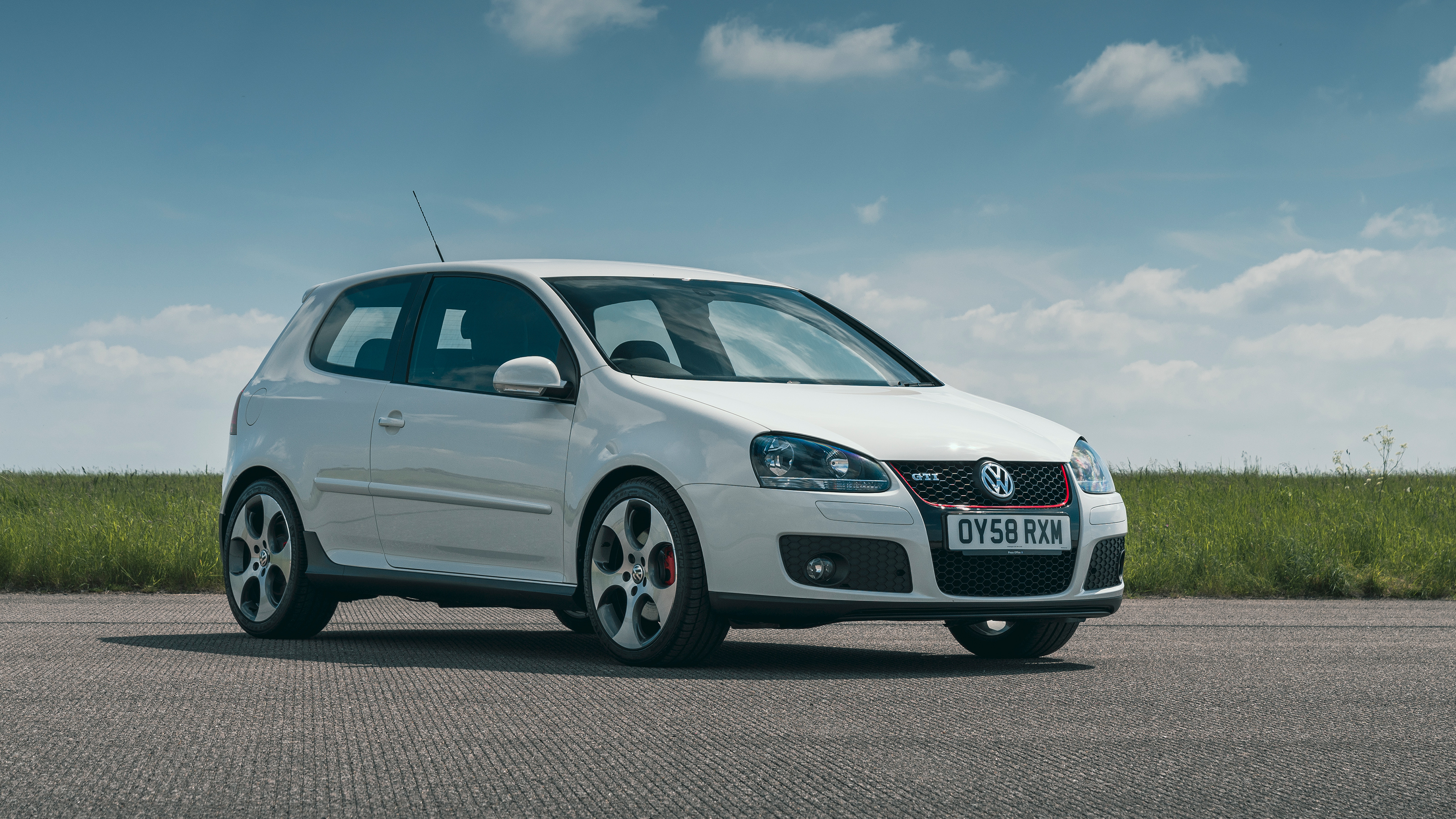 Volkswagen Golf GTI Mk5 – front