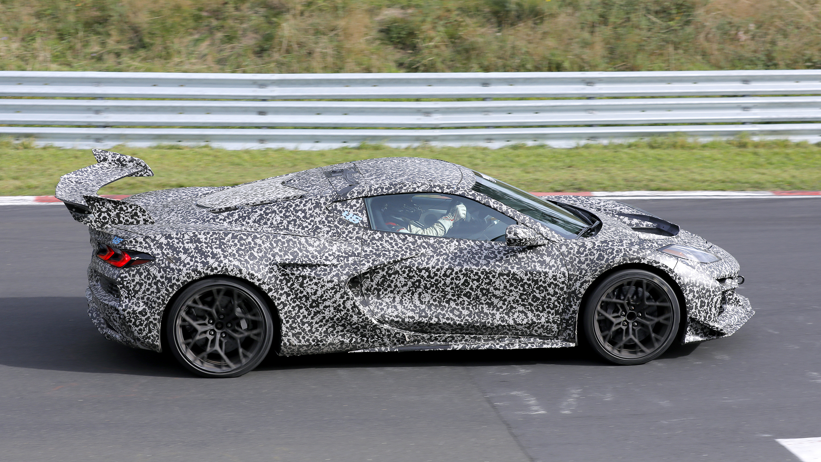 Chevrolet Corvette ZR1 – side