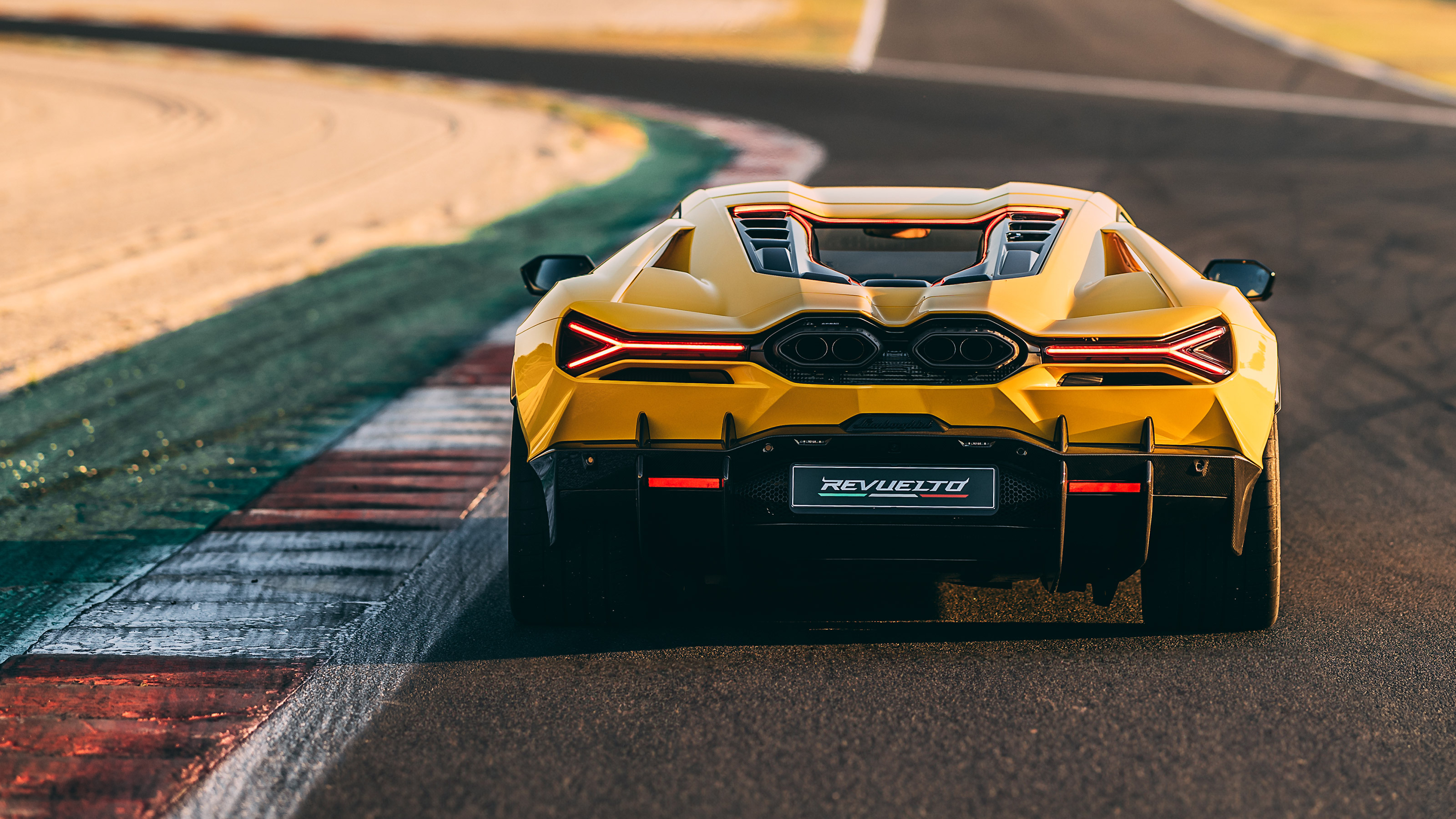 Lamborghini Revuelto
